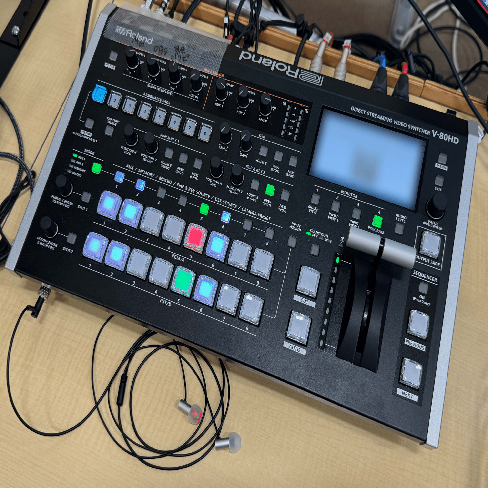 映像スイッチャー「Roland V-80HD」の魅力を、VR-6HDと比べながら紹介