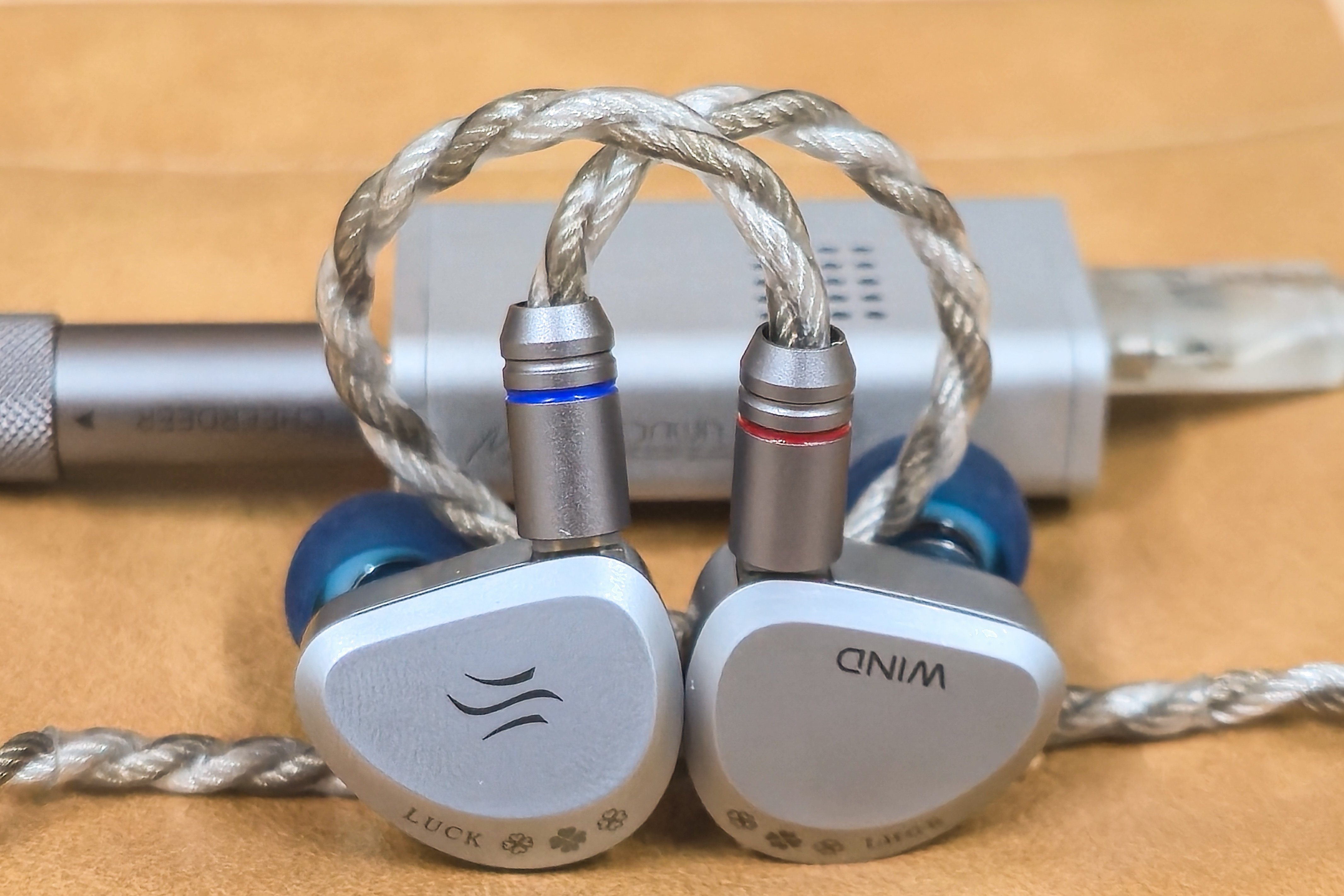 WIND シルバー イヤホン 鹿鸣川 风 新品 WIND シルバー イヤホン 鹿鸣川 风 新品 Cheer deer Wind (Lu ming