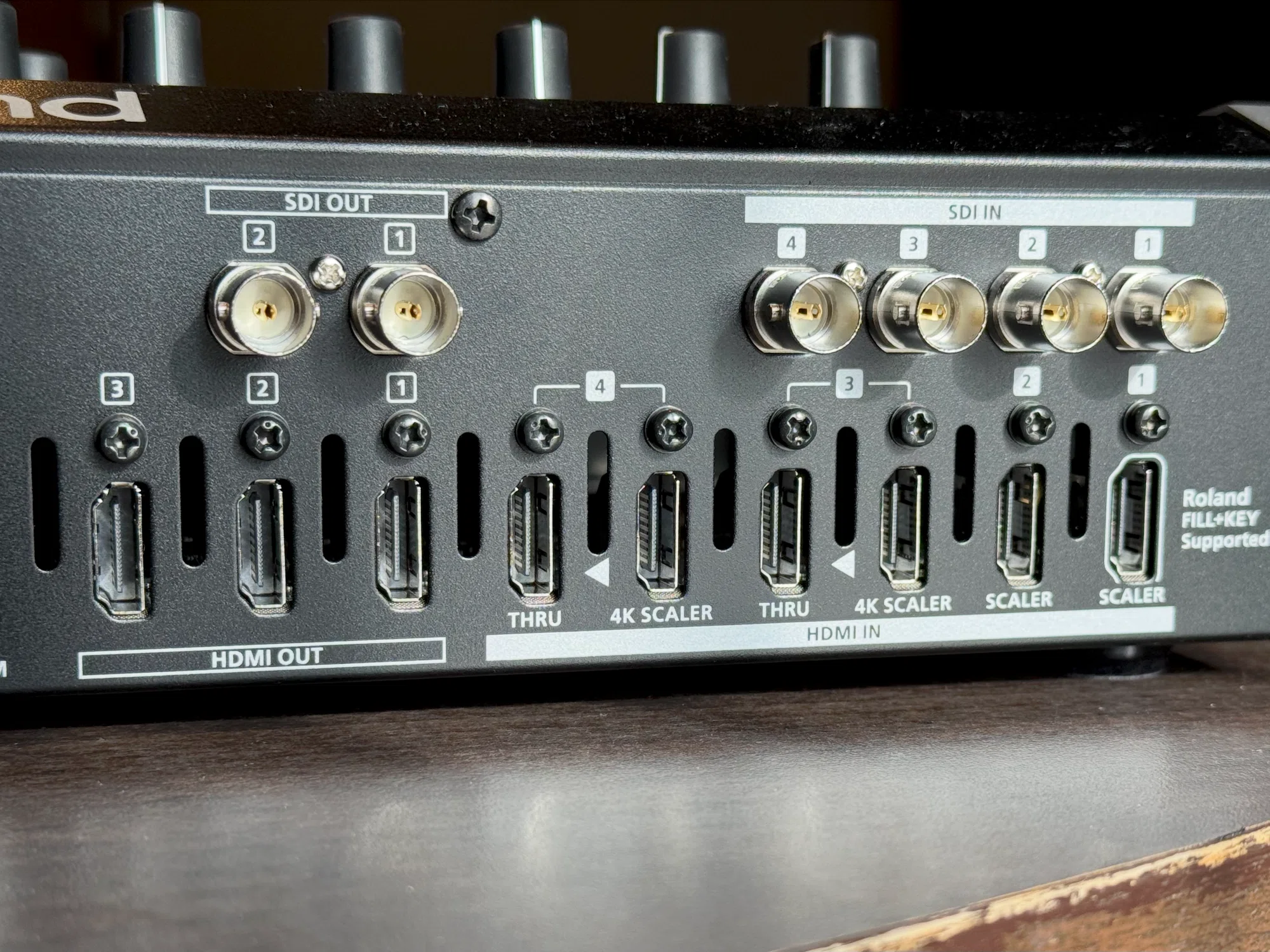 映像スイッチャー「Roland V-80HD」の魅力を、VR-6HDと比べながら紹介 映像スイッチャー「Roland V-80HD」の魅力を、VR-6HDと比べながら紹介