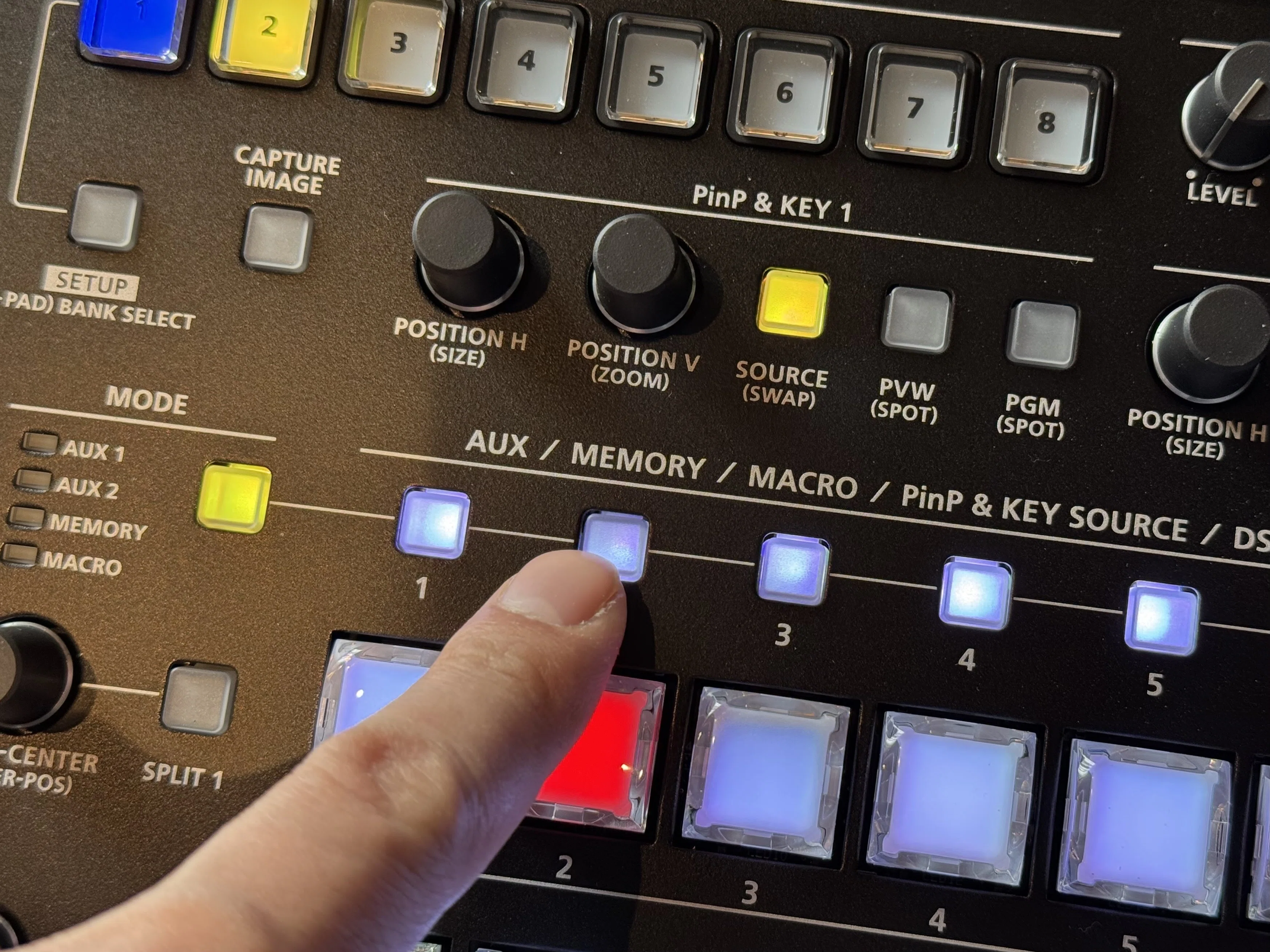 映像スイッチャー「Roland V-80HD」の魅力を、VR-6HDと比べながら紹介
