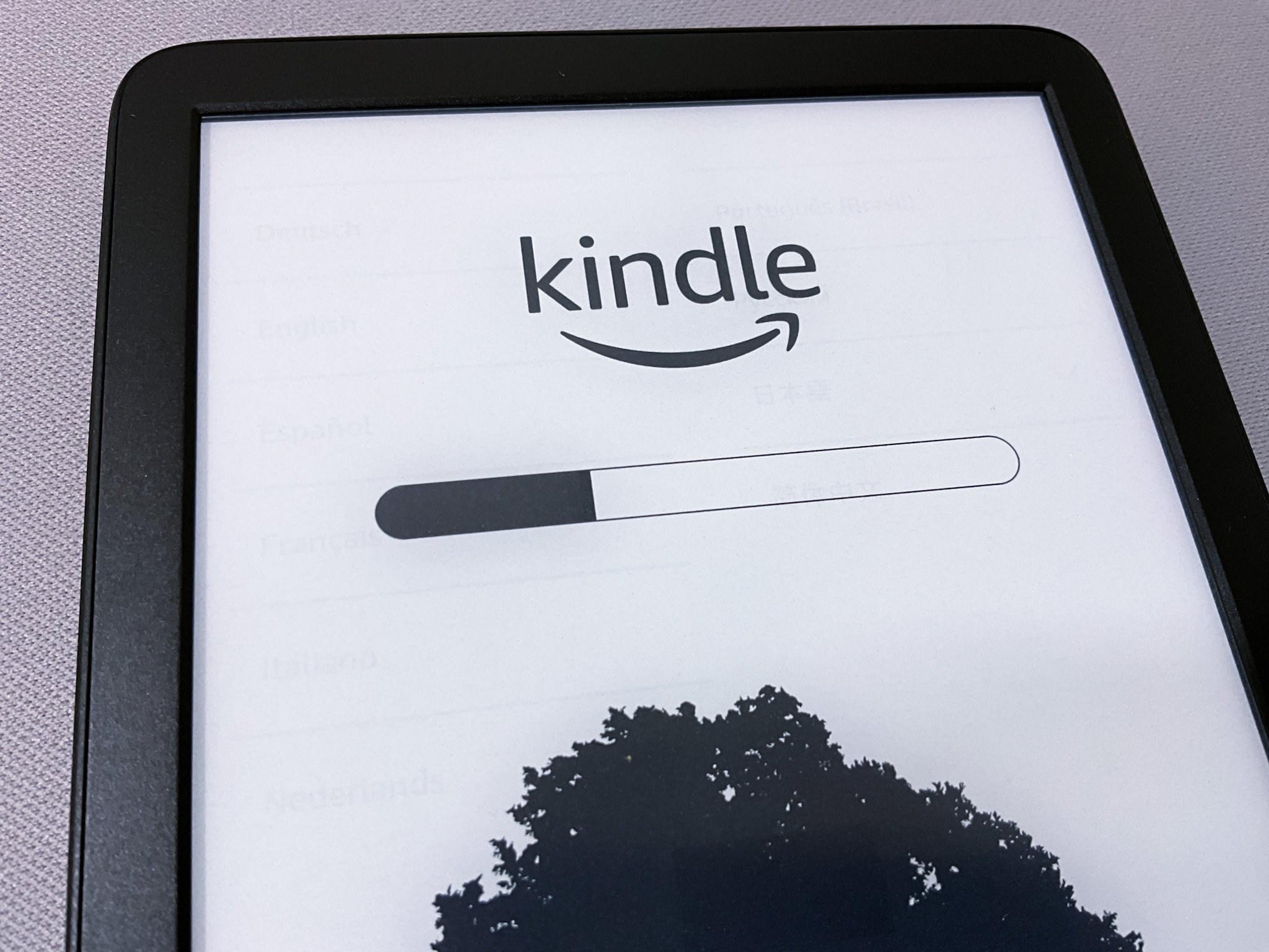 Kindle (第11世代 2024年モデル) 無印で十分？】2024年Kindle（第11世代）を実機レビュー！Paperwhiteと