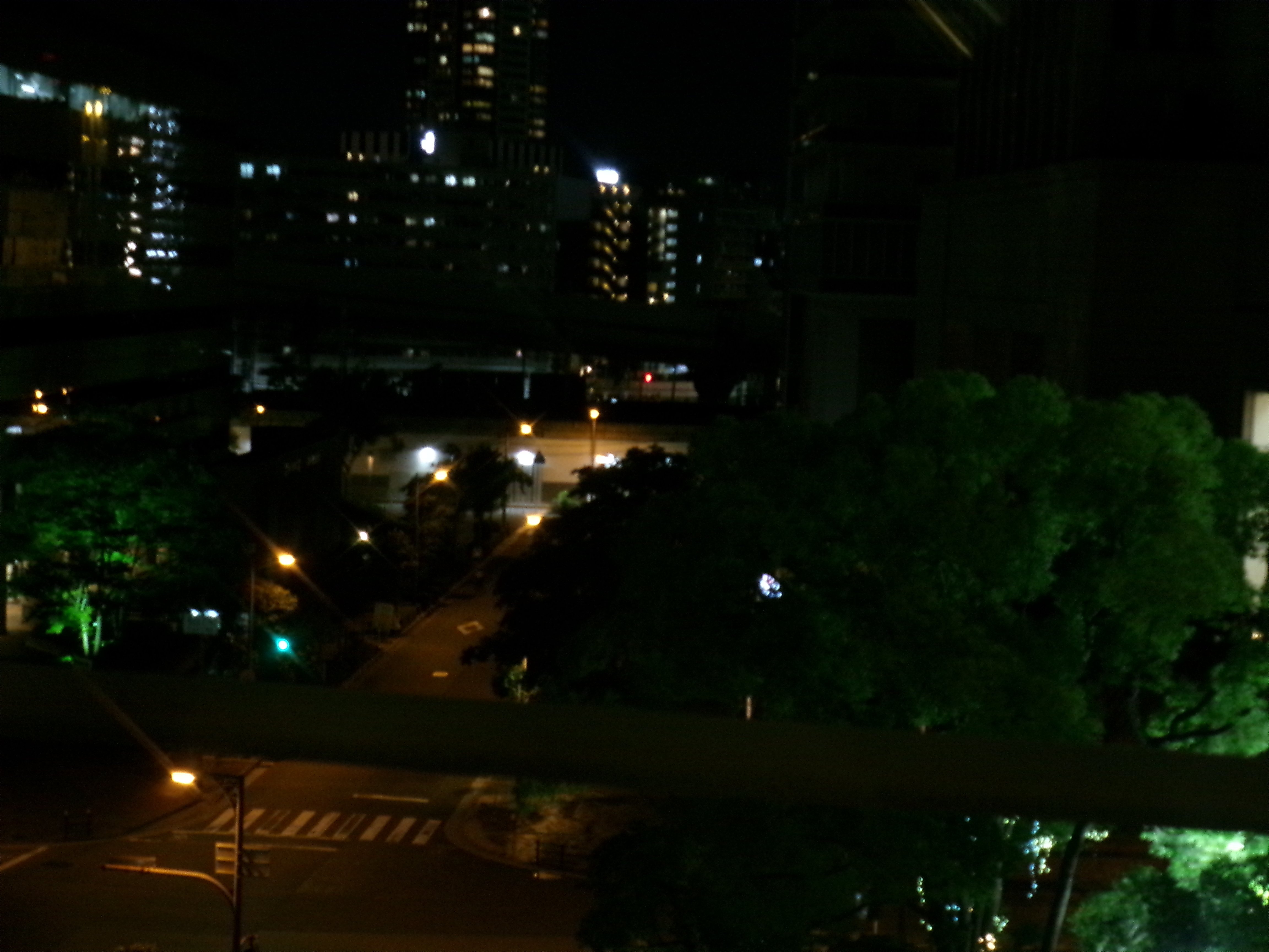 FZ55の夜スナップ ― 疲れた帰り道ほど面白い｜サレモス