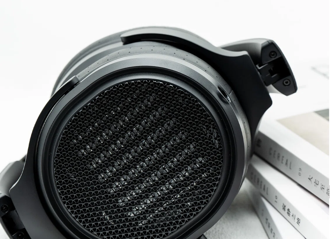FiiO〉 JT7 — 折りたたみ可能な平面磁界型、318gの開放型ヘッドホン