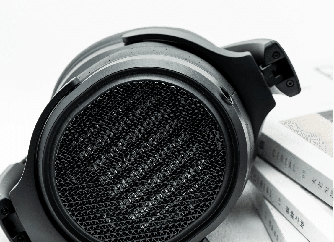 FiiO〉 JT7 — 折りたたみ可能な平面磁界型、318gの開放型ヘッドホン