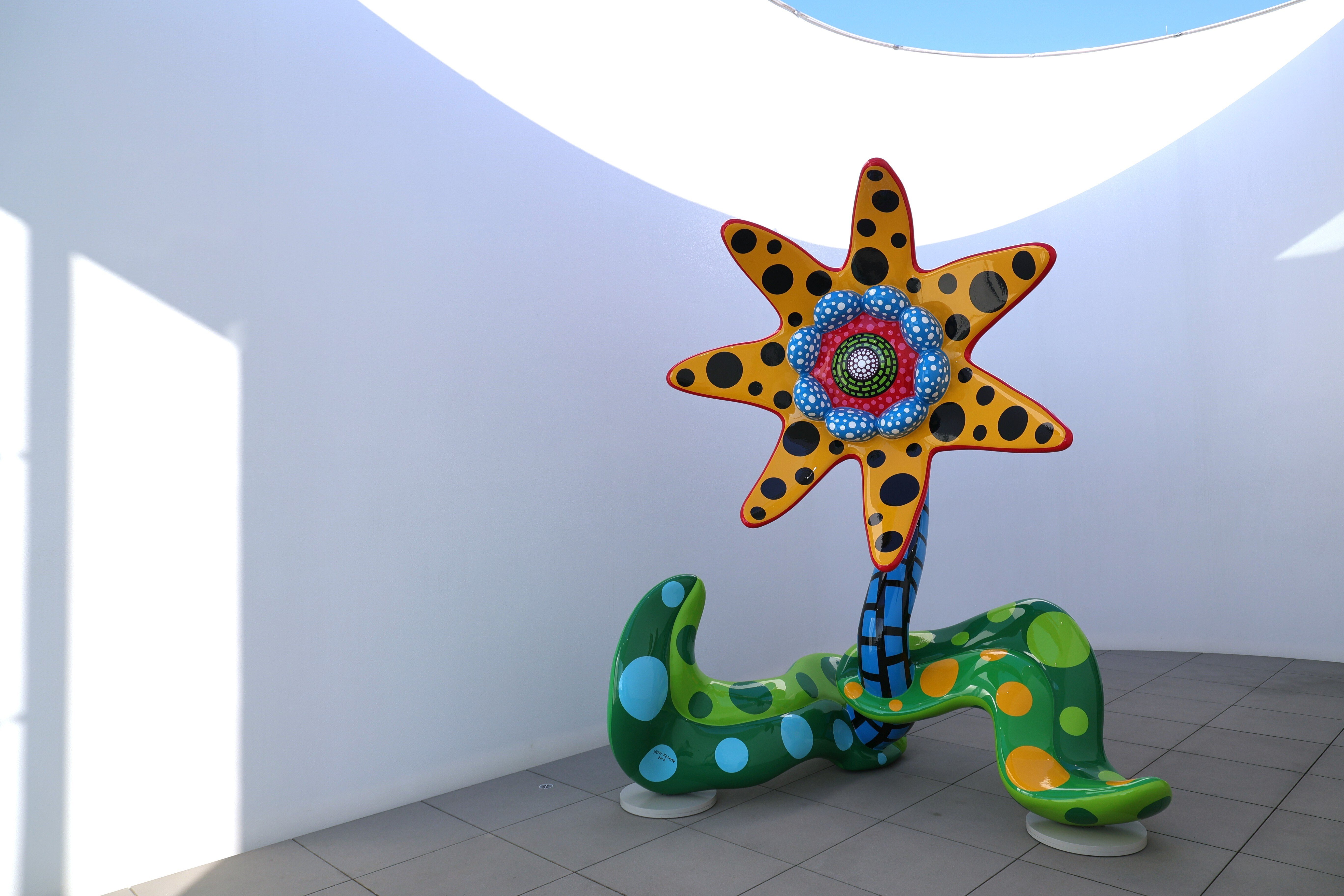 戦いのあとで宇宙の果てで死にたい」 -闘う女/絵を描く少女@草間彌生