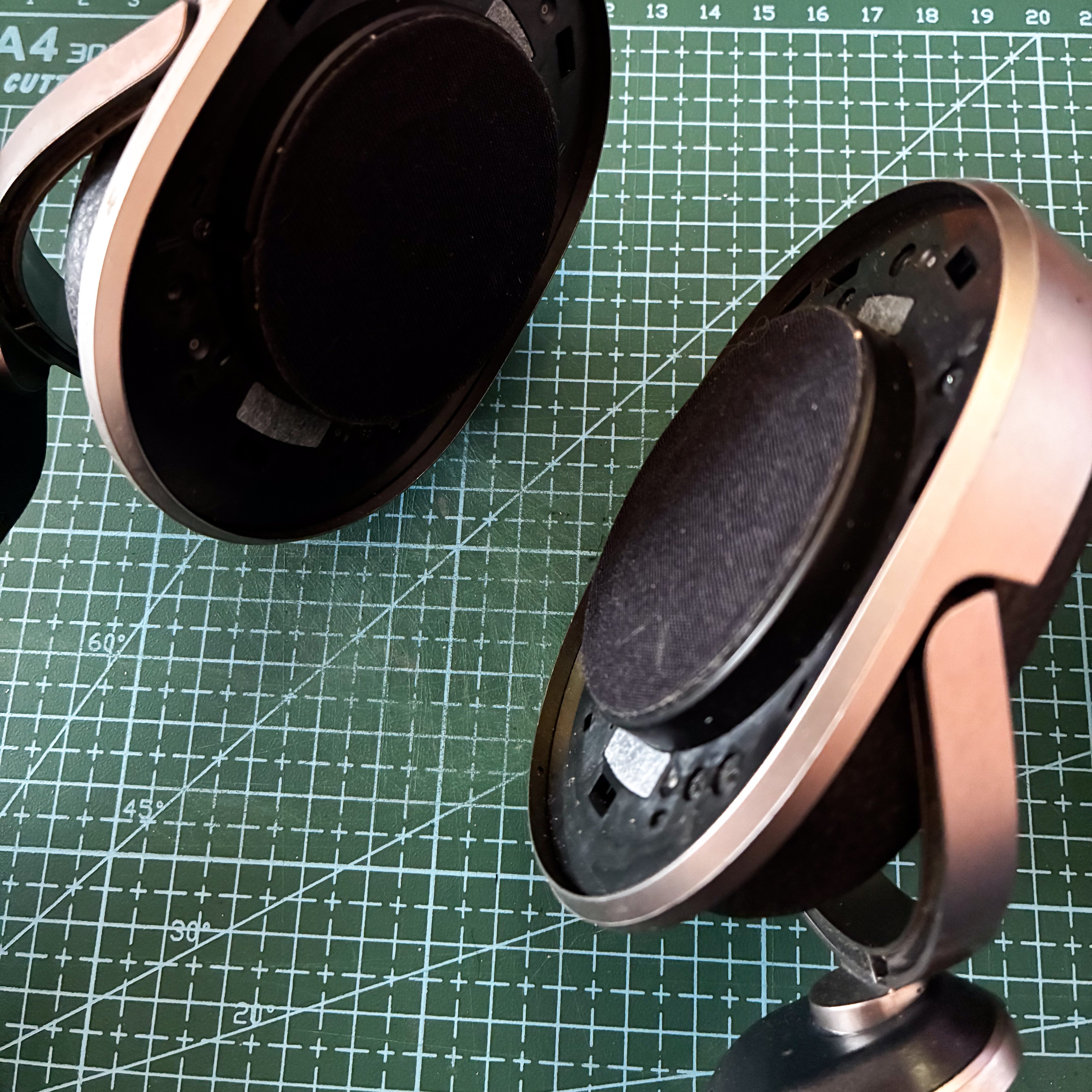 SONYが直してくれないので『MDR-HW700』の修理をしてみた｜Round2 Design