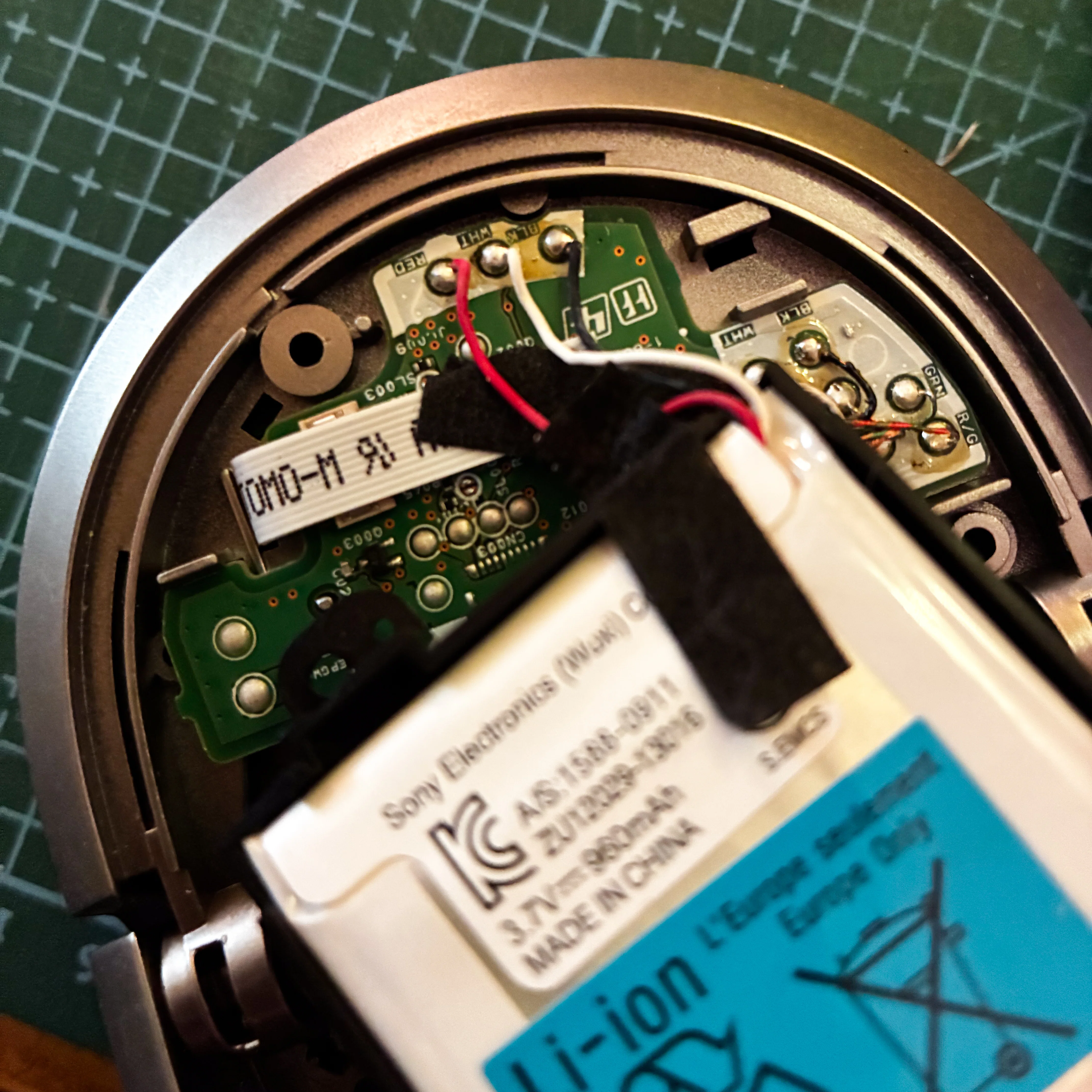 SONYが直してくれないので『MDR-HW700』の修理をしてみた｜Round2 Design