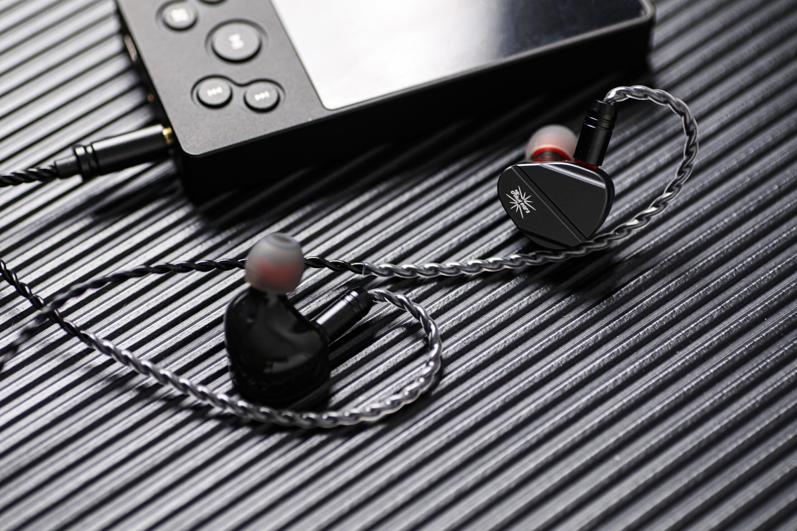 実機レビュー】Kiwi Ears Cantaが描く「歌声」の魔力。1DD+2平面駆動の