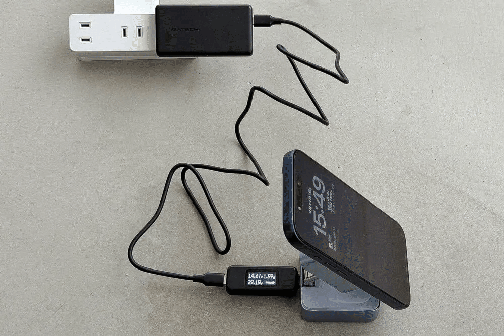 UGREEN MagFlow 2-in-1 マグネット式ワイヤレス充電器 25Wをレビュー