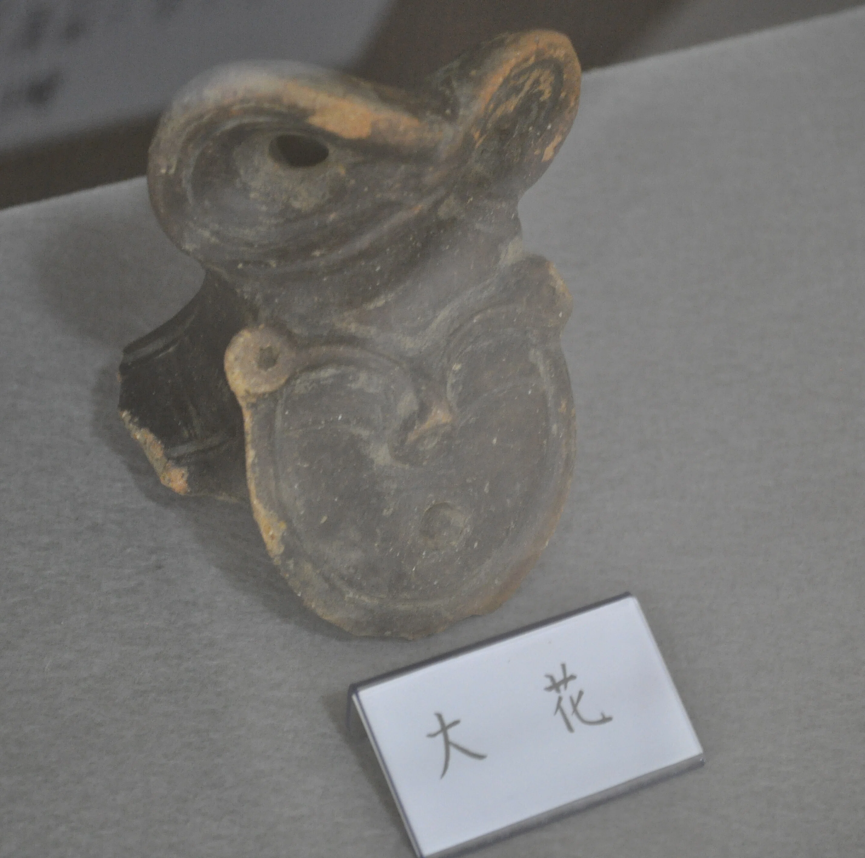 異色の文様のある土偶とメビウスの輪？のような頭の土偶の紹介｜ヒデチャコ