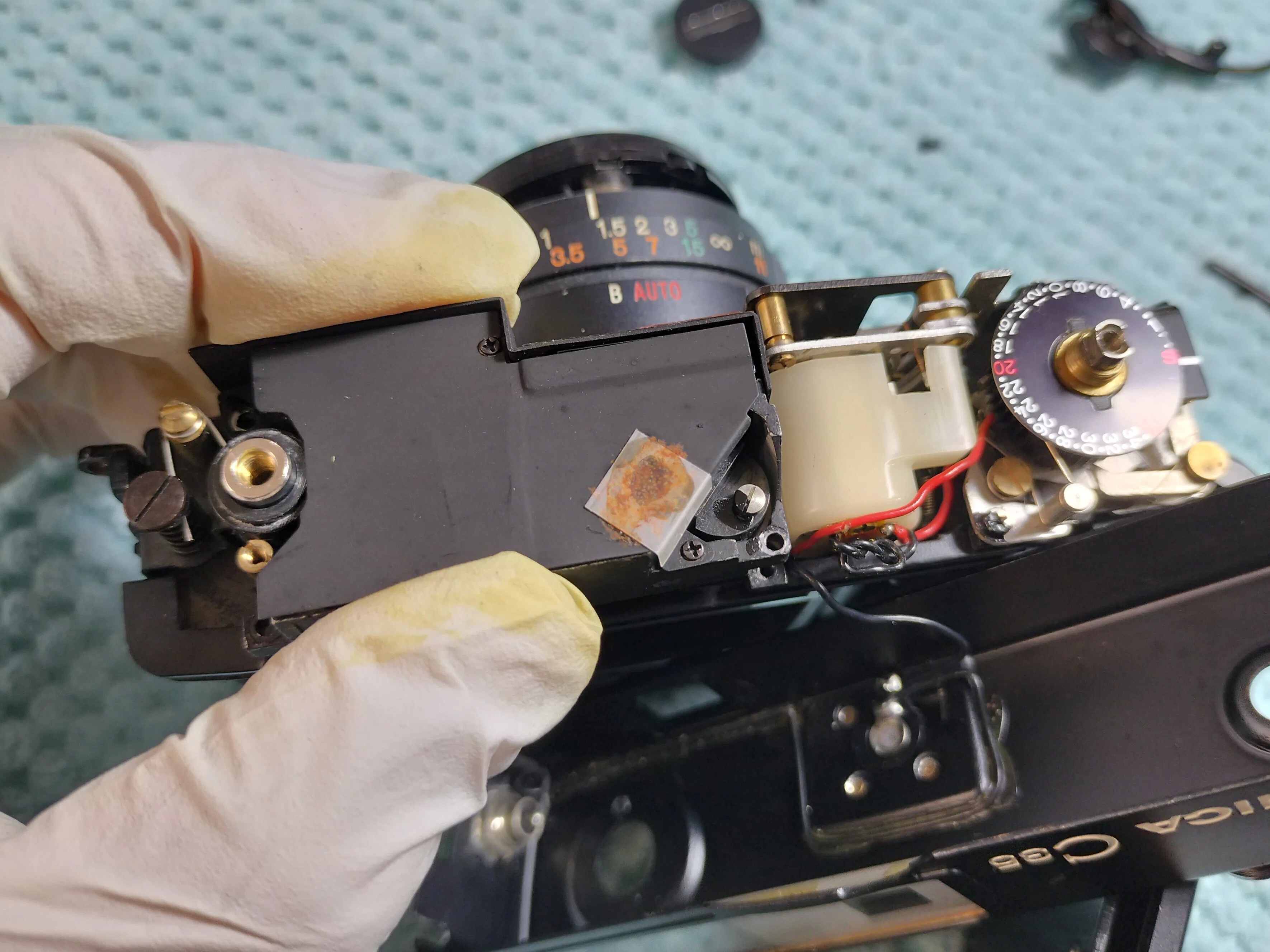 Konica C35の分解｜フィルムカメラ修理のアクアカメラ