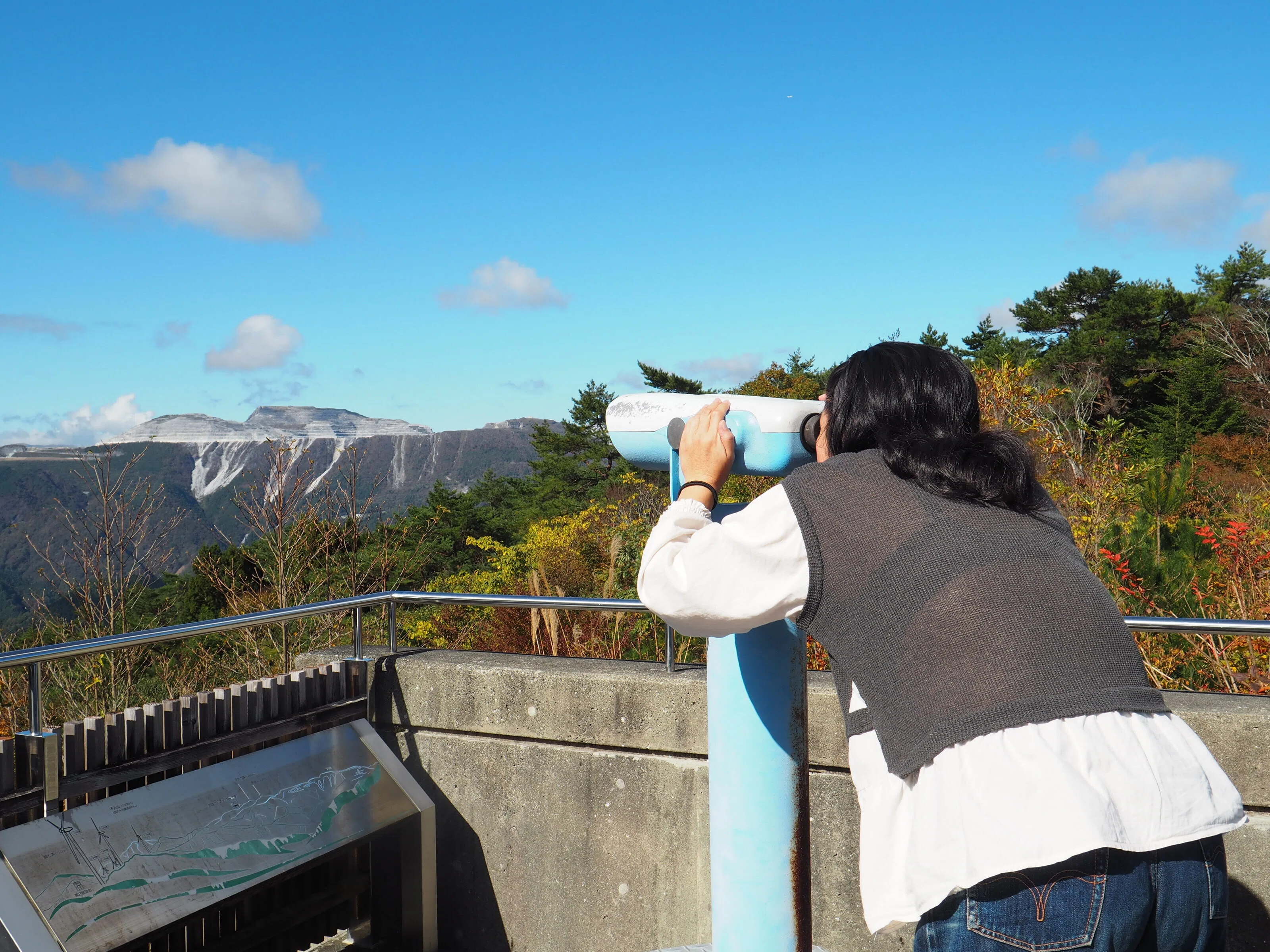 四国山脈の「プロジェクトX」標高1000㍍の風力発電所と石灰石鉱山