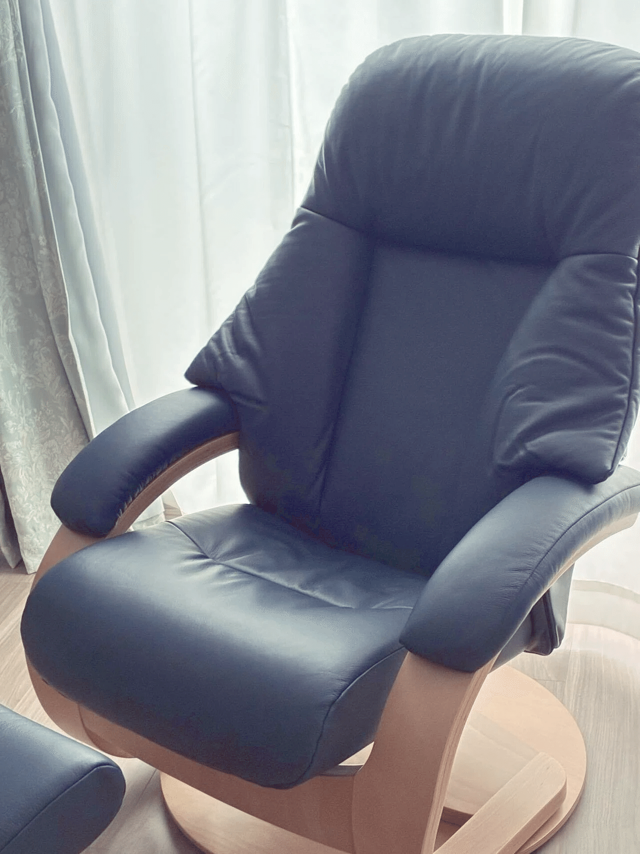 尻が恋した25万のパーソナルチェアを購入したら洗濯物が畳めるように