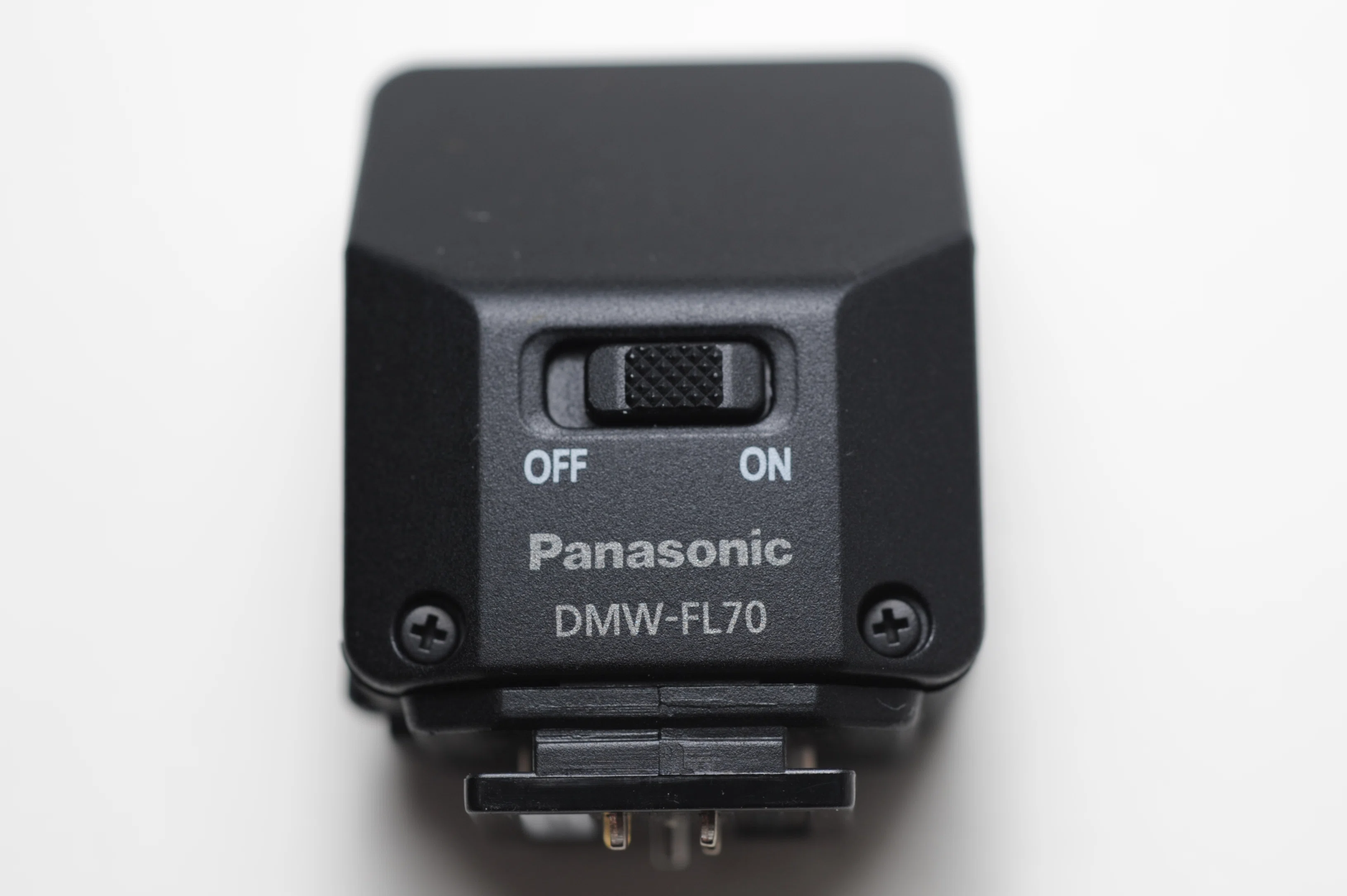 Using the ultra-compact DMW-FL70 flash with the LUMIX S1R