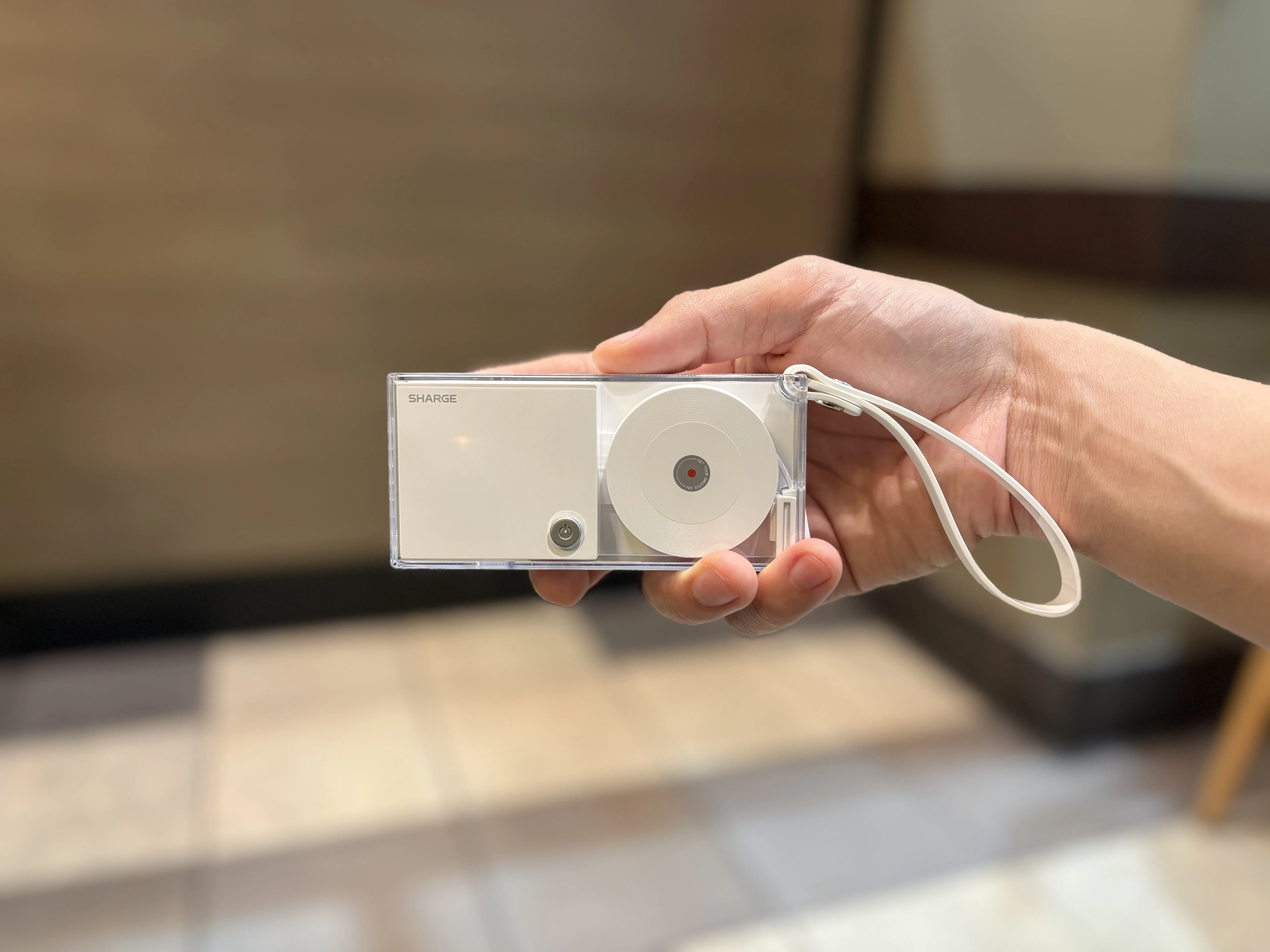 ビジュ買いした「SHARGE Retractable 3-in-1 Power Bank」を、3週間