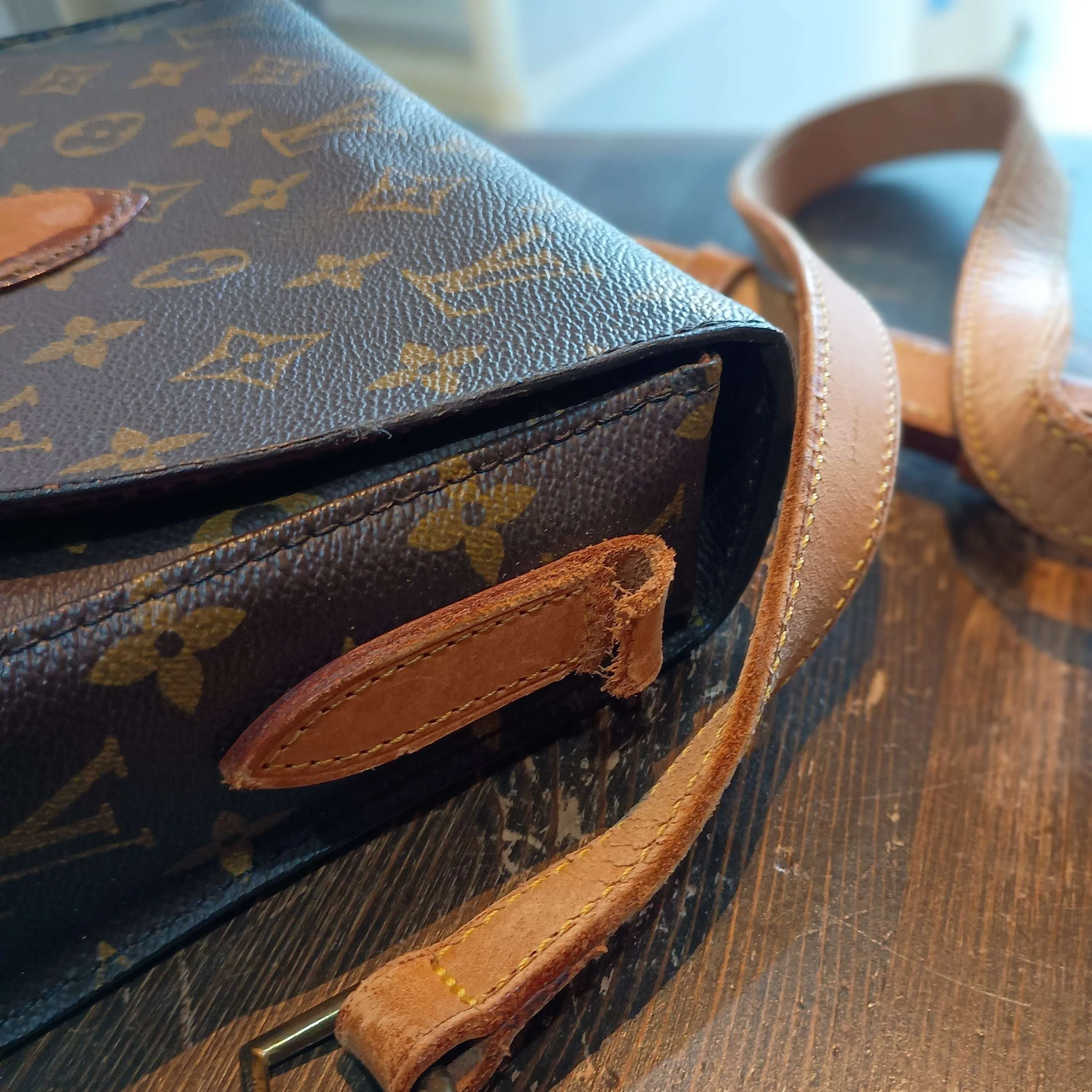根付修理/根革交換】Louis Vuitton/ルイヴィトンショルダーバッグ