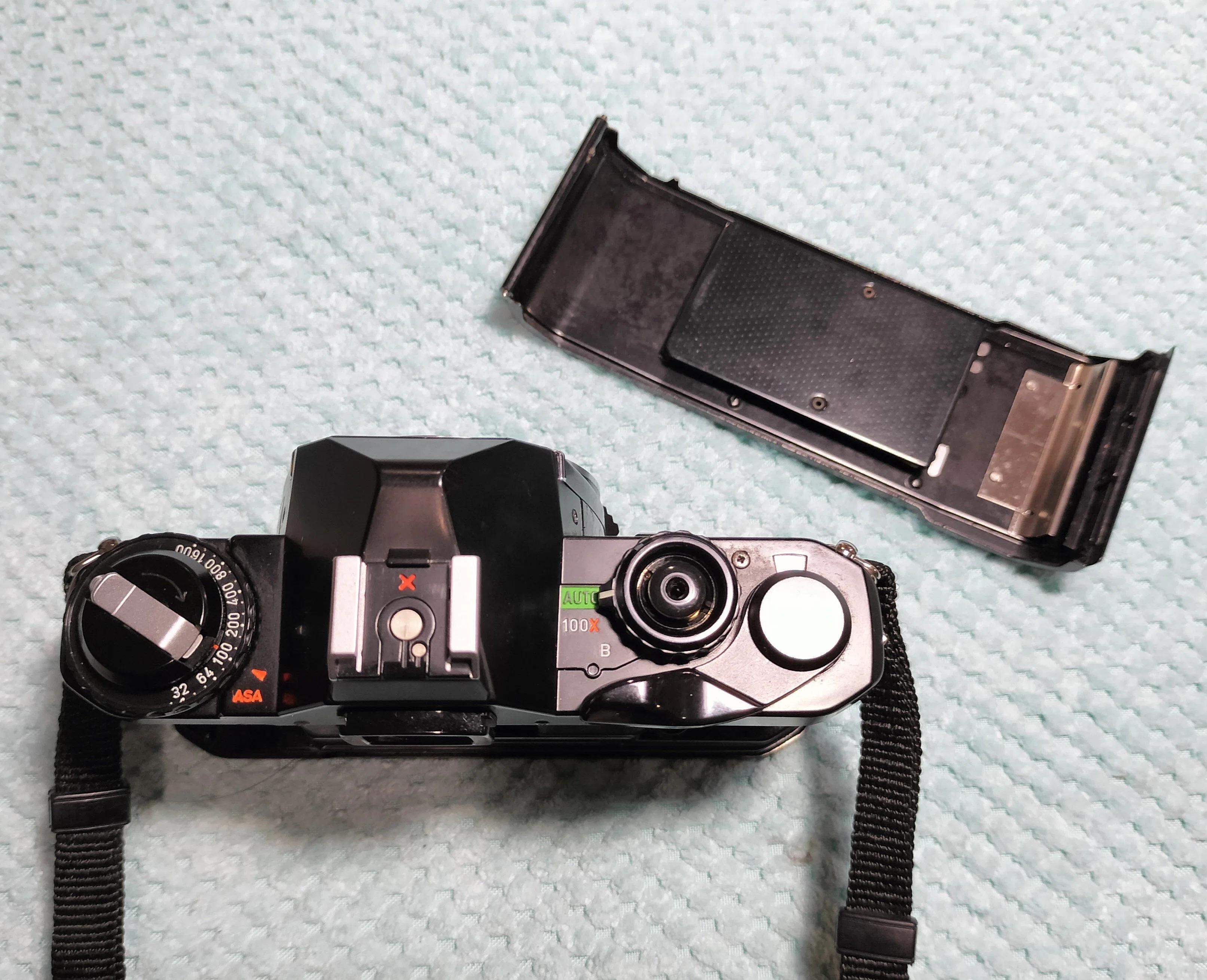 Pentax MV-1の分解｜フィルムカメラ修理のアクアカメラ