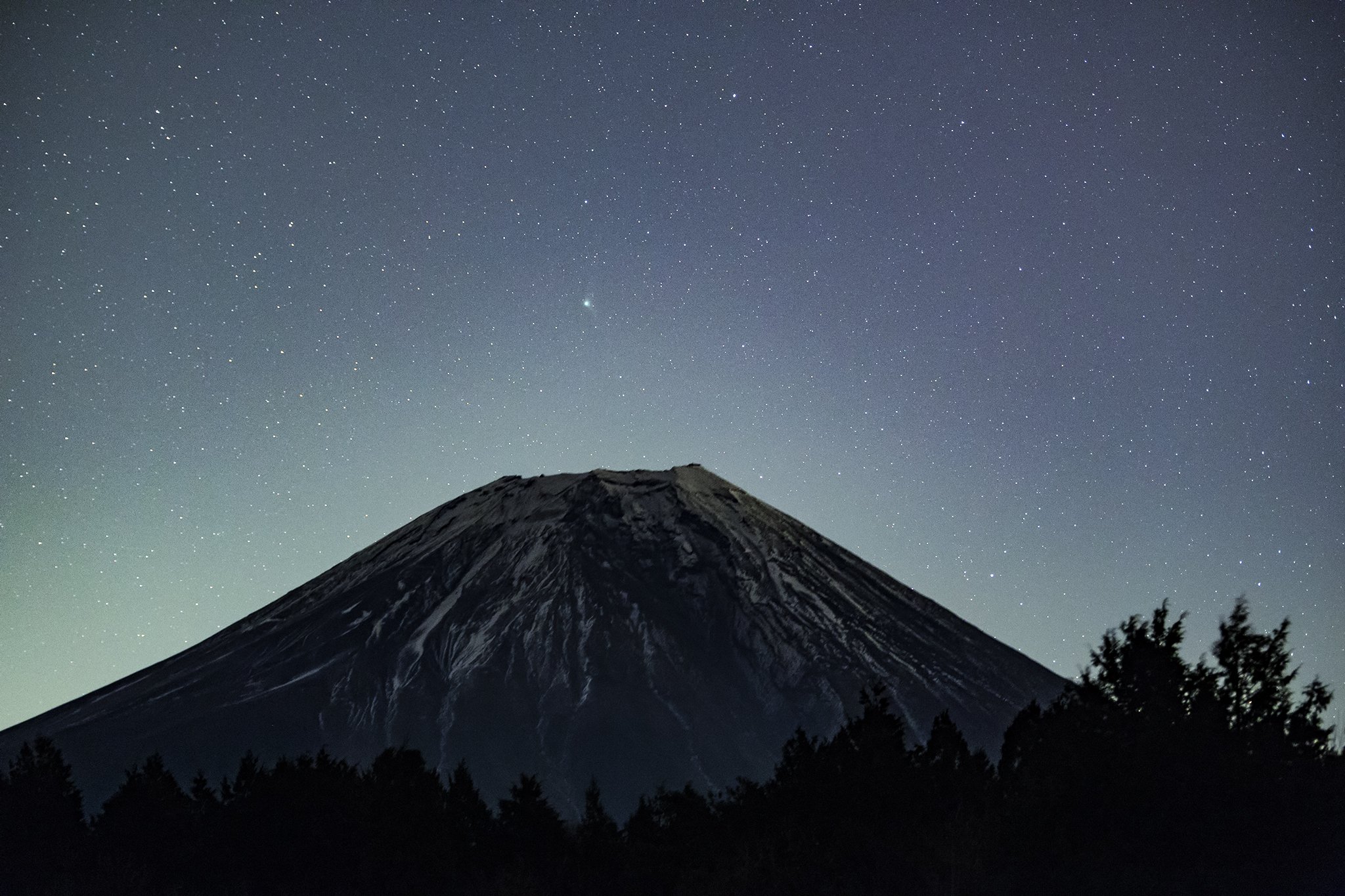 星景写真一枚の記憶「富士山とカタリナ彗星」｜星空写真家・「好き」を
