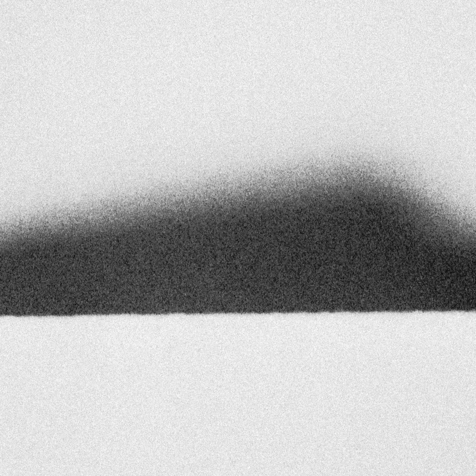 白を通して生と死を見つめる抽象写真 