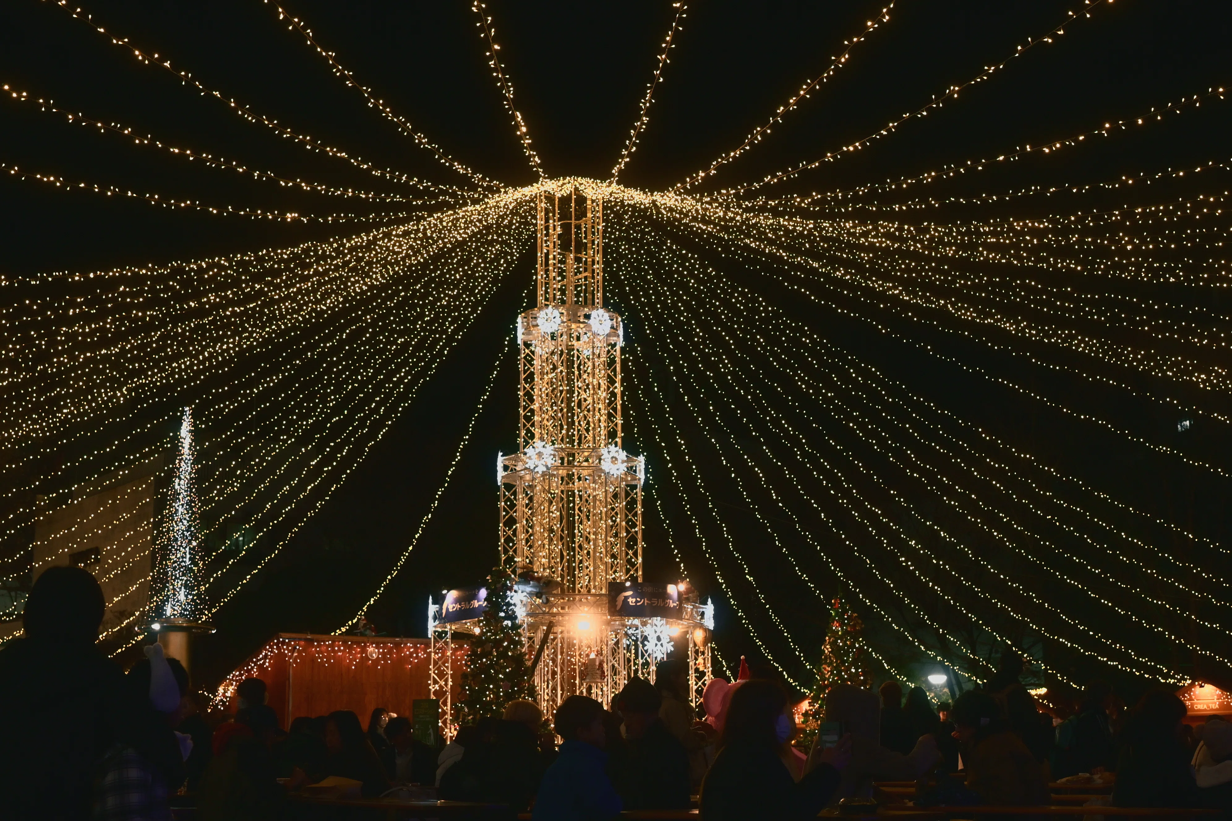 Nikon Z5II】f/4通しレンズで挑むクリスマスマーケット。ボケない悩み