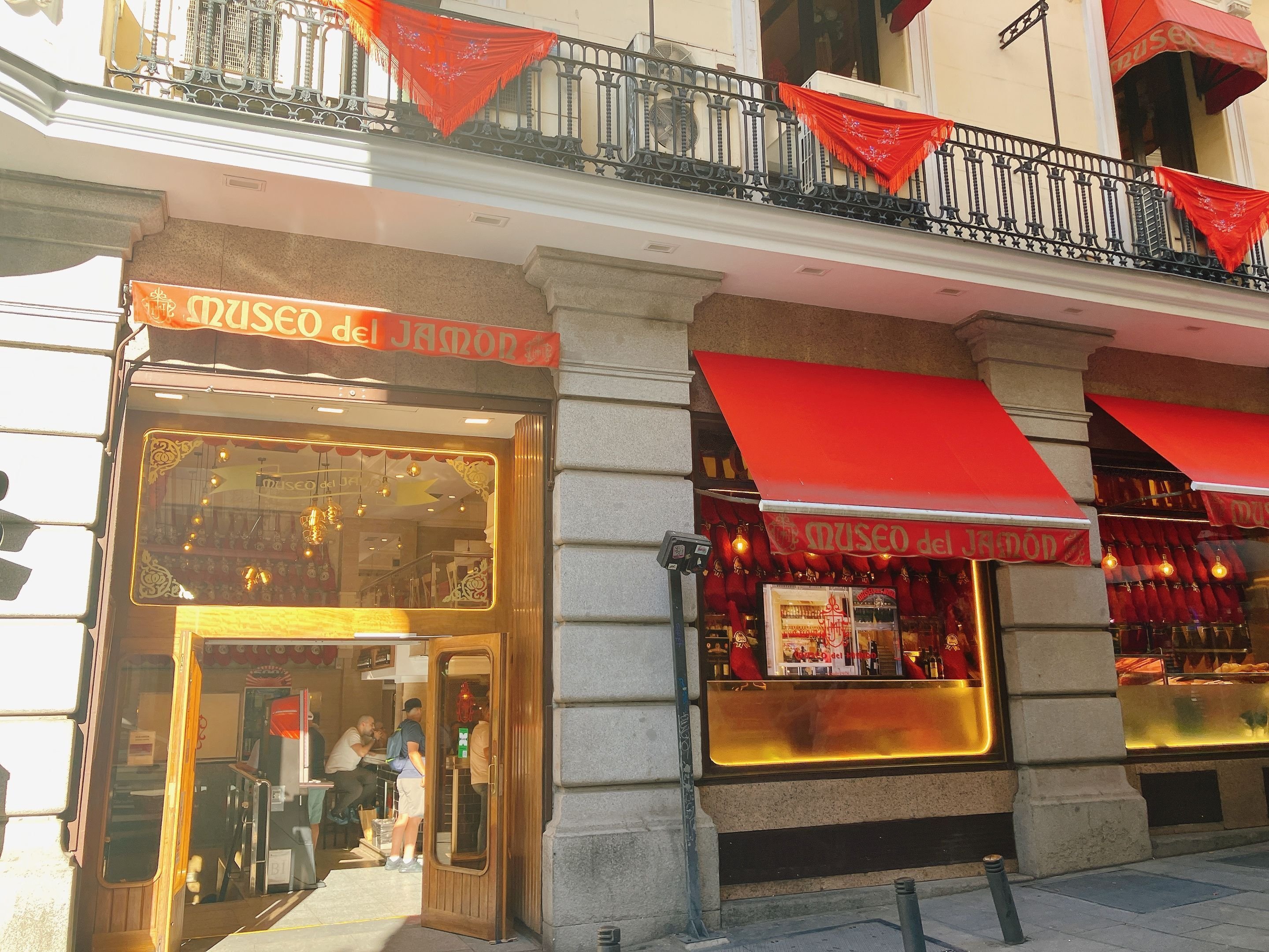 スペイン】マドリードのホテルとおすすめレストラン｜Mai