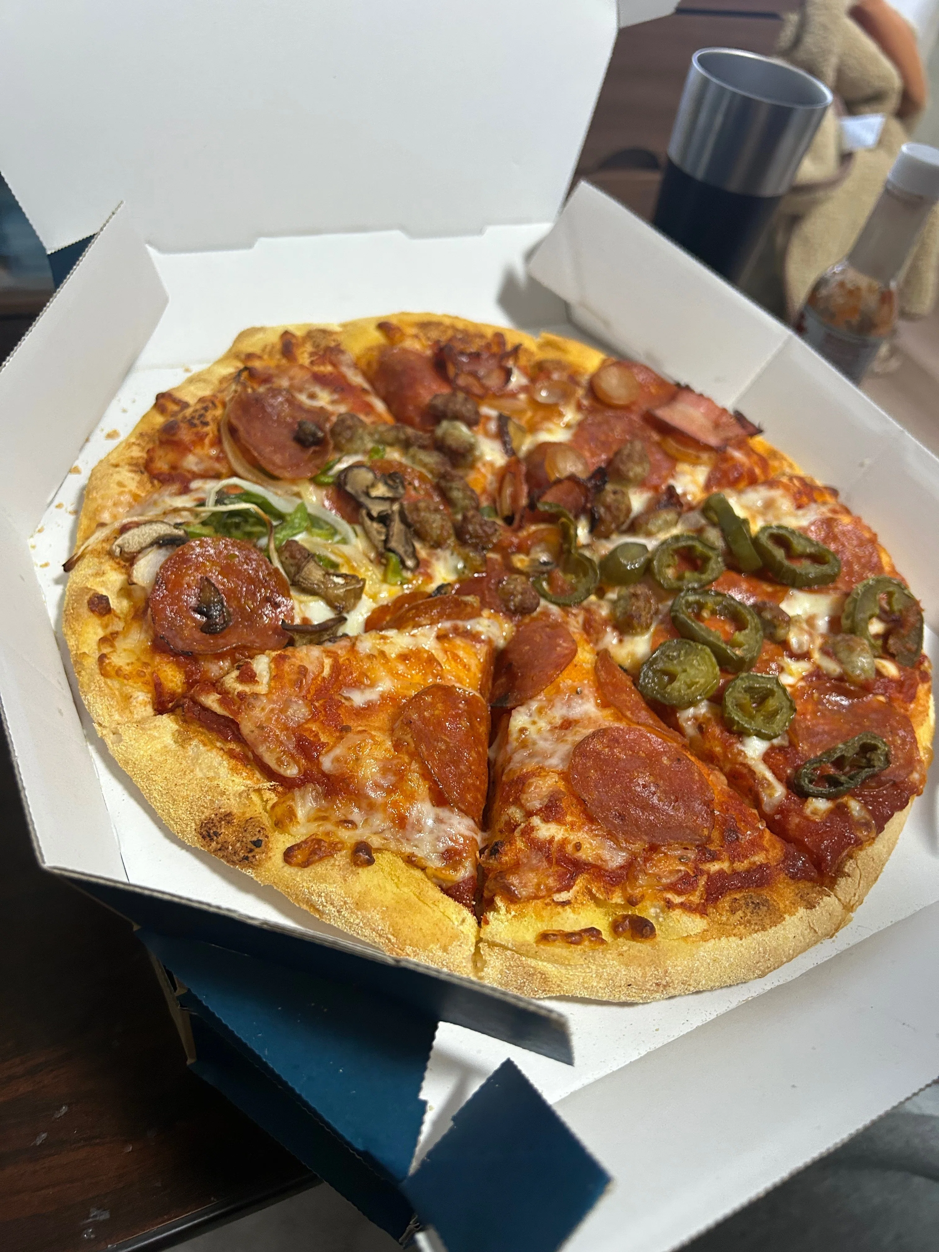 A Luxurious Day with 3 Types of Quattro! Domino's Pizza Taste Test
