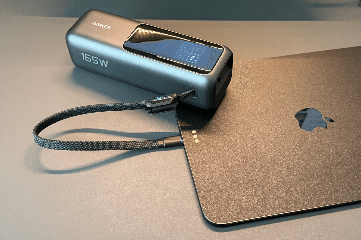 Anker Power Bank (25000mAh, Built-In & 巻取り式USB-Cケーブル) は