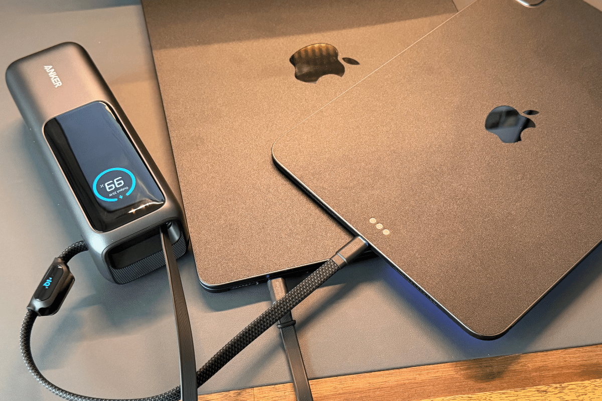 Anker Power Bank (25000mAh, Built-In & 巻取り式USB-Cケーブル) は