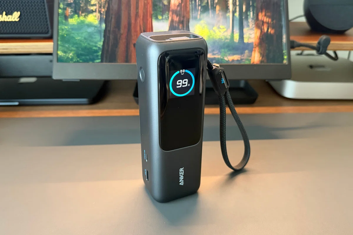 Anker Power Bank (25000mAh, Built-In & 巻取り式USB-Cケーブル) は