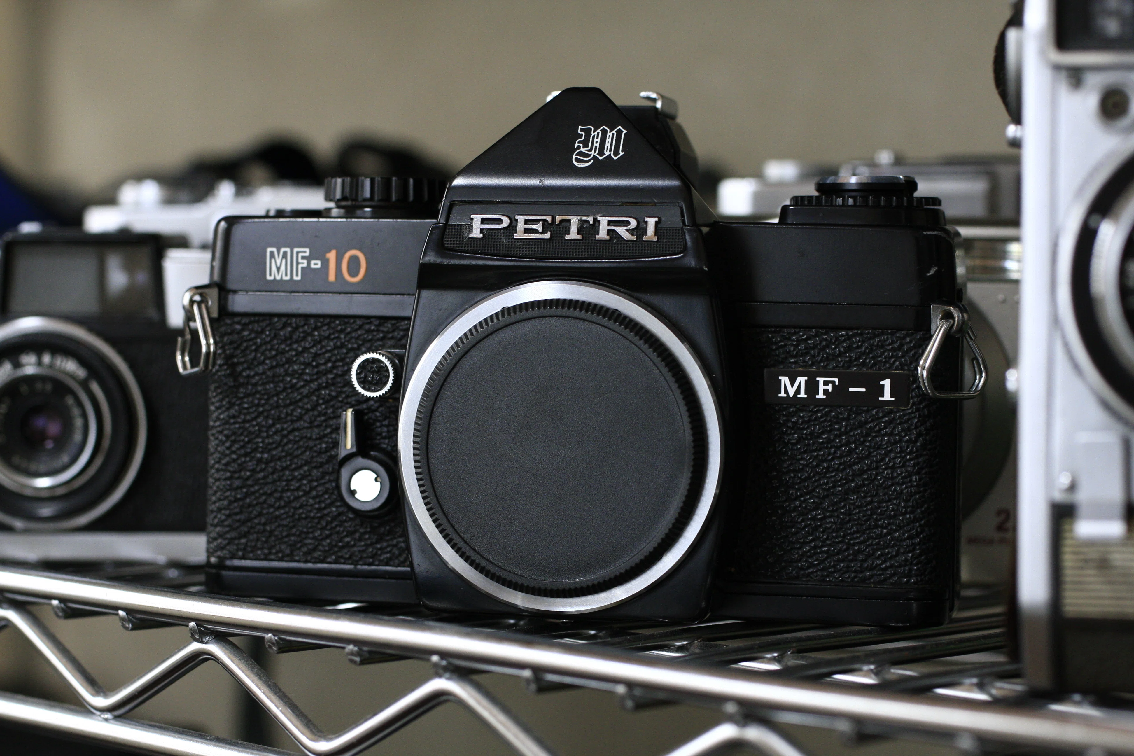 PETRIのカメラ一式 不気味なまでの凡庸さPETRI MF-1 MF-10｜Sven.