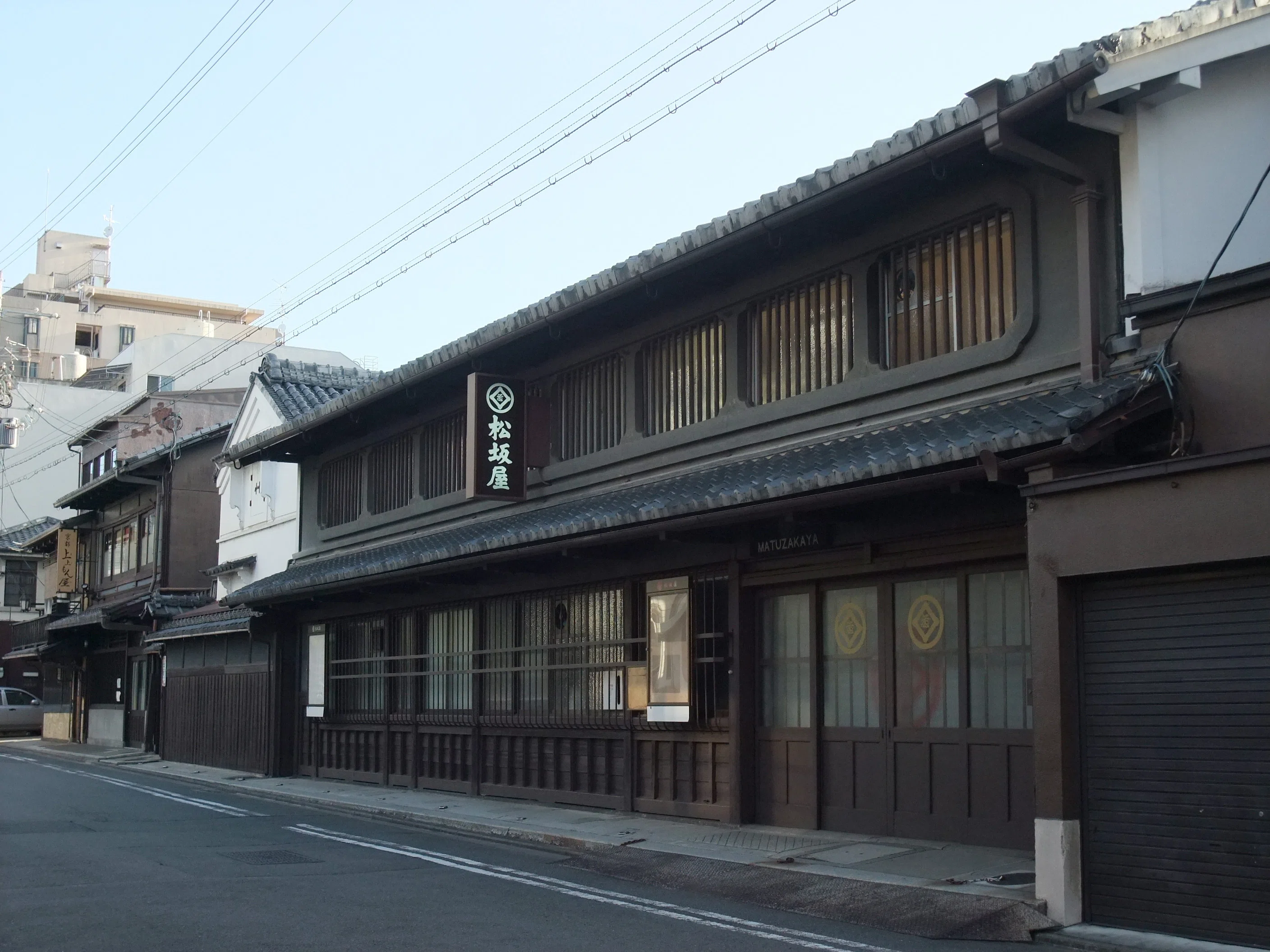 江戸1611年から350年──『黙ったロゴ』が物語る。老舗百貨店の美学が