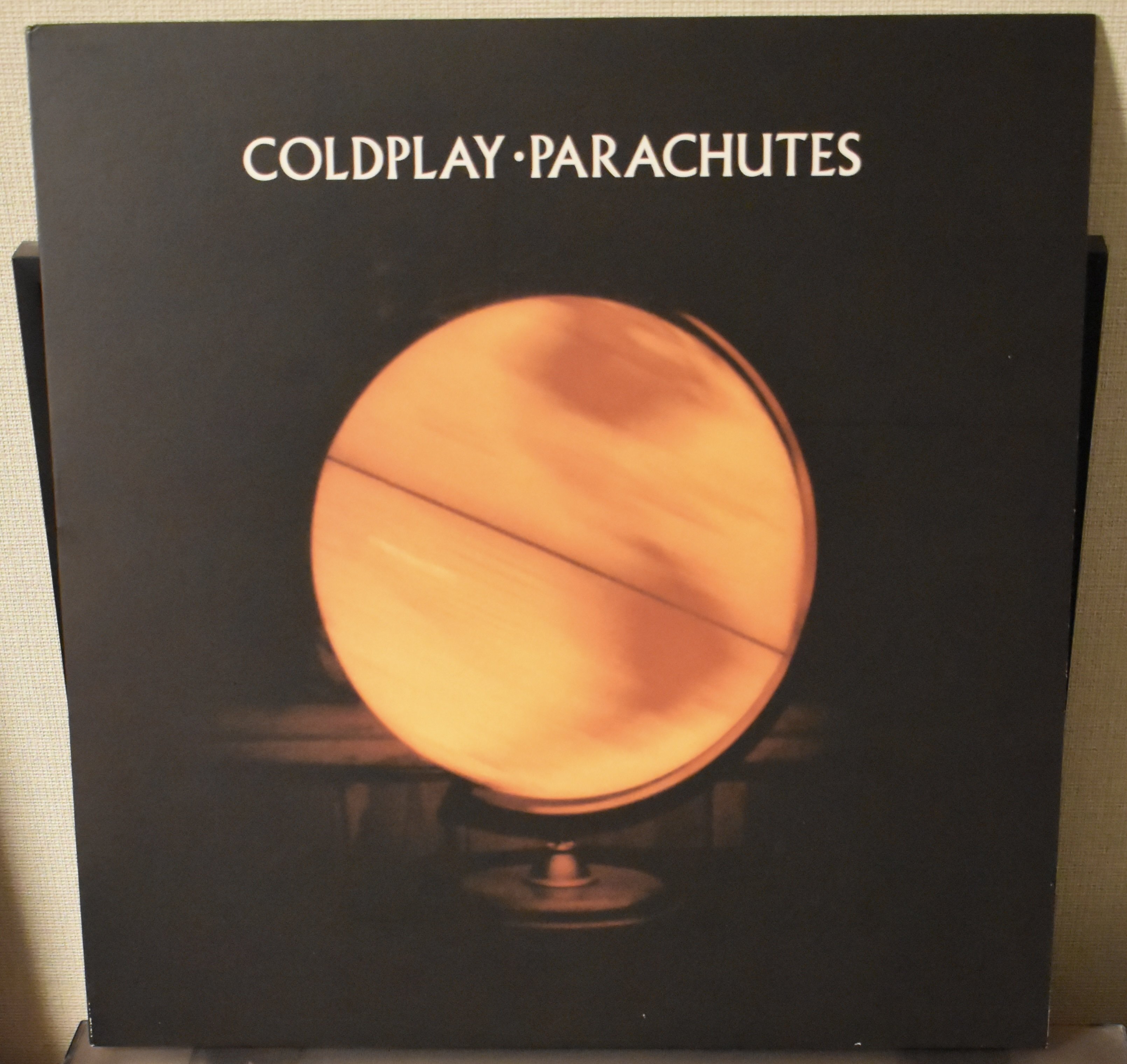🕊️ 静寂の中に響く希望：Coldplayの傑作デビュー作『Parachutes』に