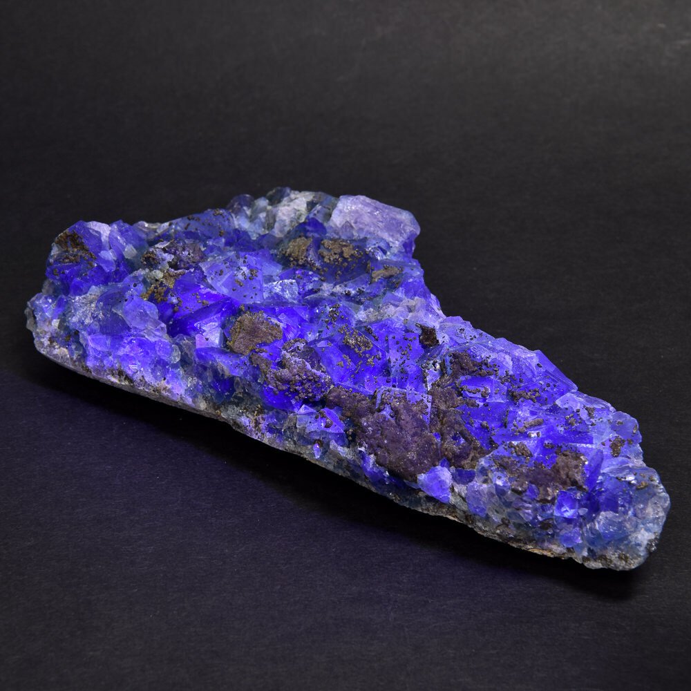 星空と宝箱の共演。ナイジェリア産「パイライト・オン・フローライト