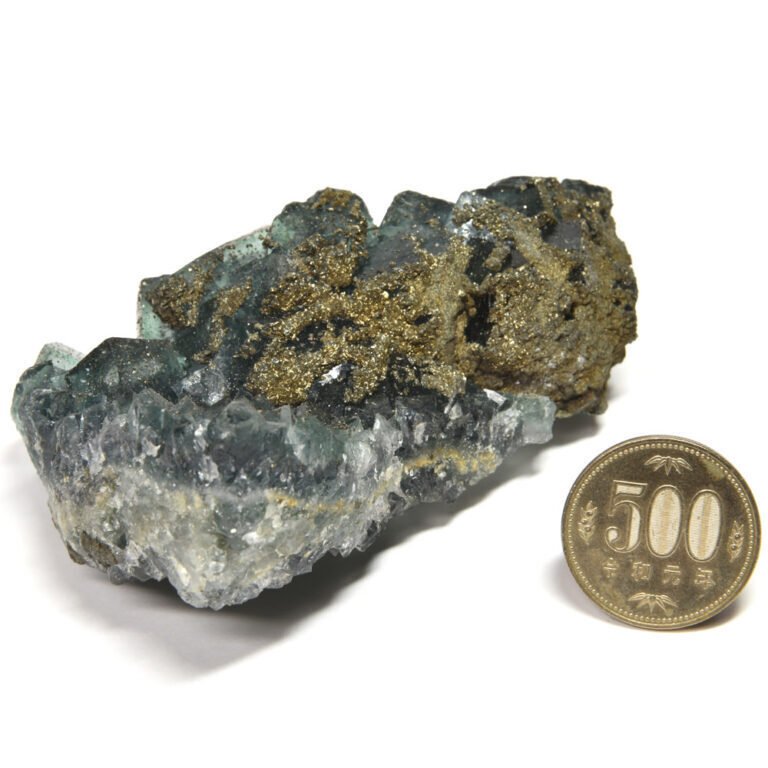 星空と宝箱の共演。ナイジェリア産「パイライト・オン・フローライト