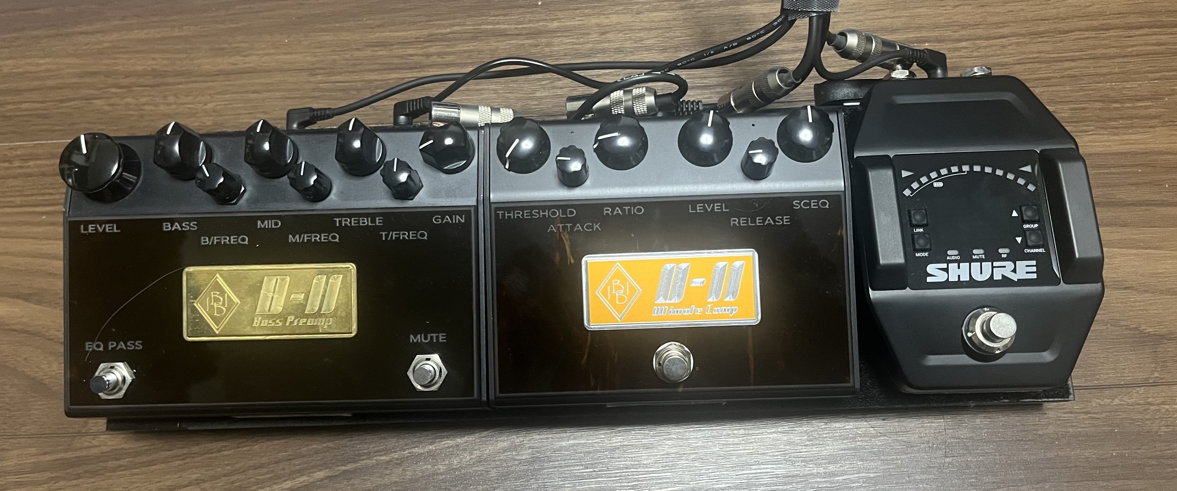 ベースのエフェクターボード 2025/12｜ベースおじさん人形〜ベース女子