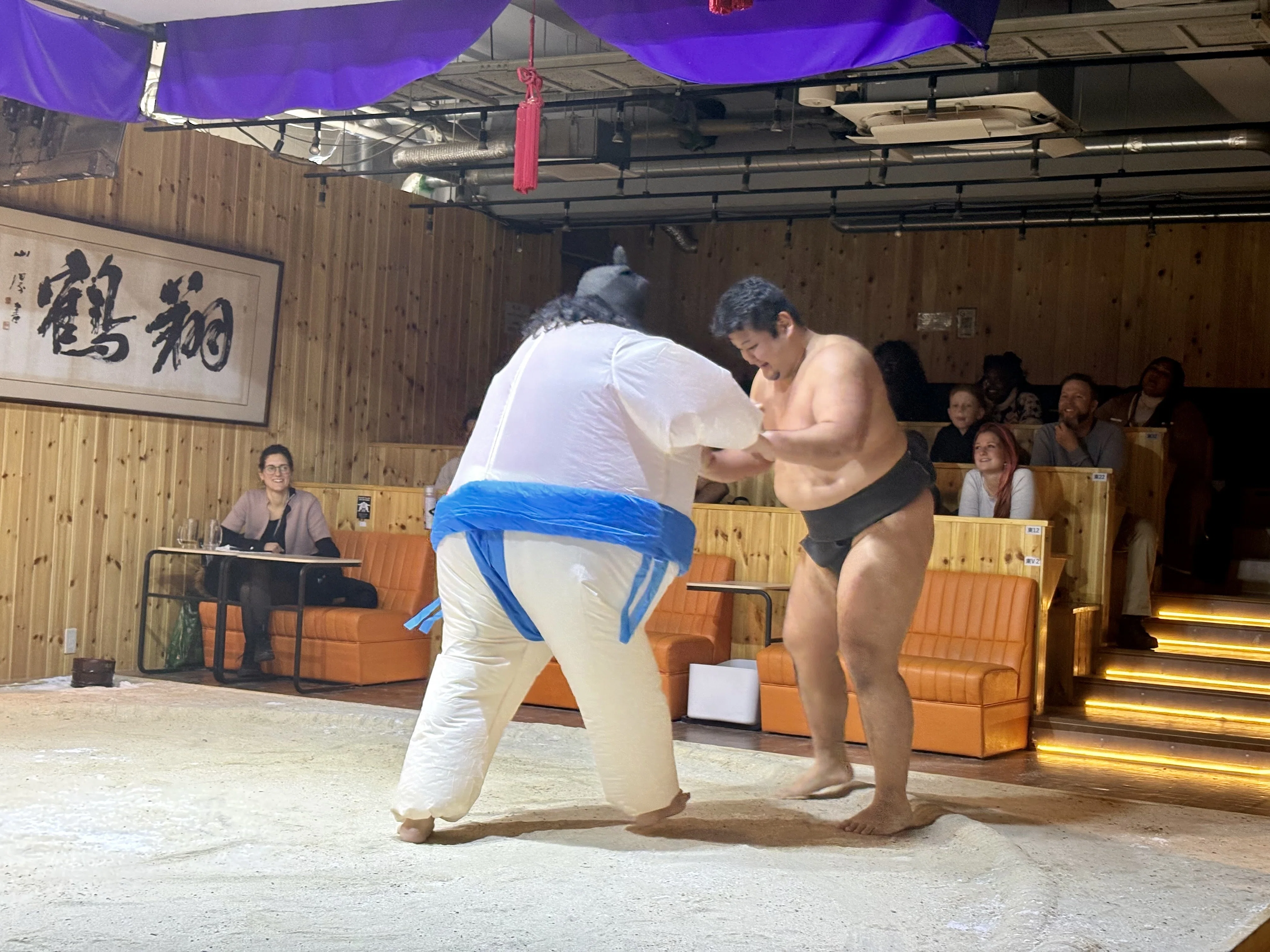 ちゃんこ鍋食べながら英語で相撲!? 日本文化を“外国人視点”で味わって