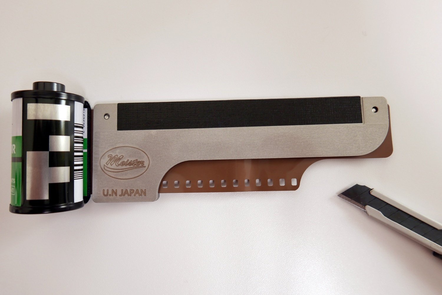 49．バルナック型ライカ用のフィルムカッターガイド＜アクセサリ＞｜神成