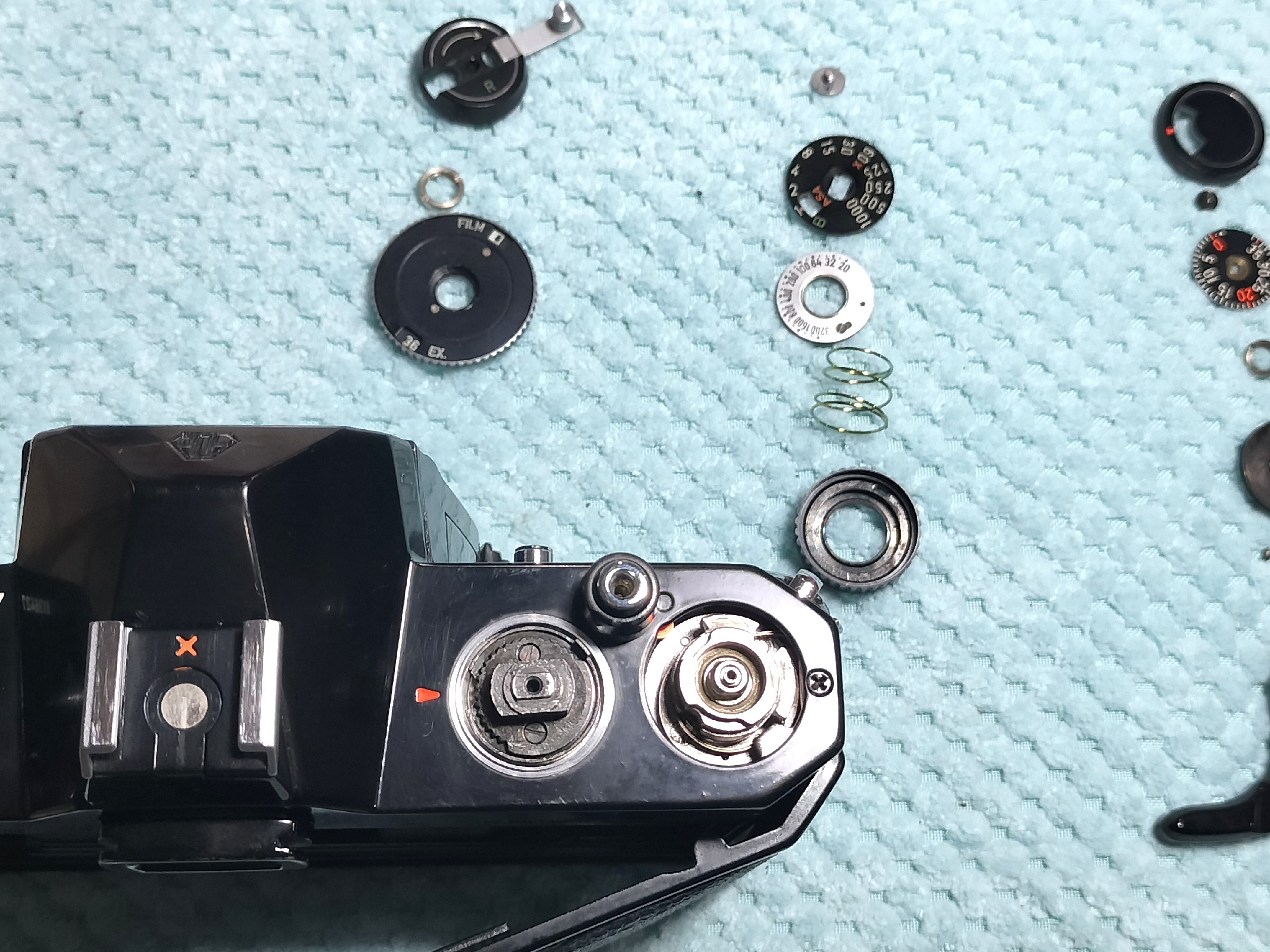 Pentax KMの分解｜フィルムカメラ修理のアクアカメラ