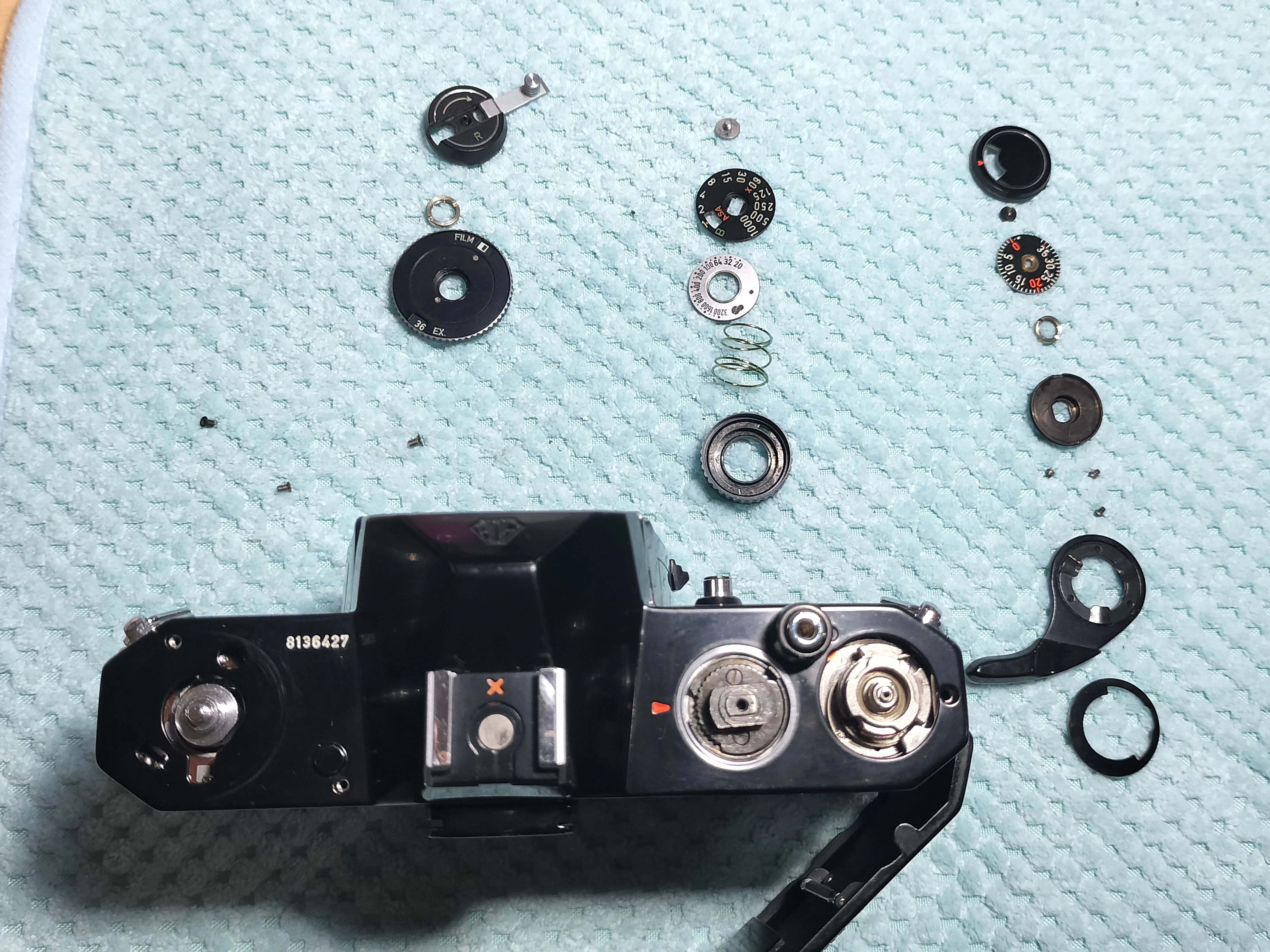 Pentax KMの分解｜フィルムカメラ修理のアクアカメラ