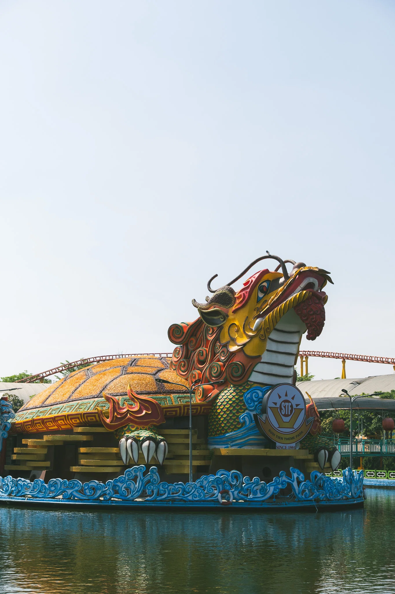 ベトナムのホーチミンでカオスな遊園地「スイティエン公園」へ｜しおん