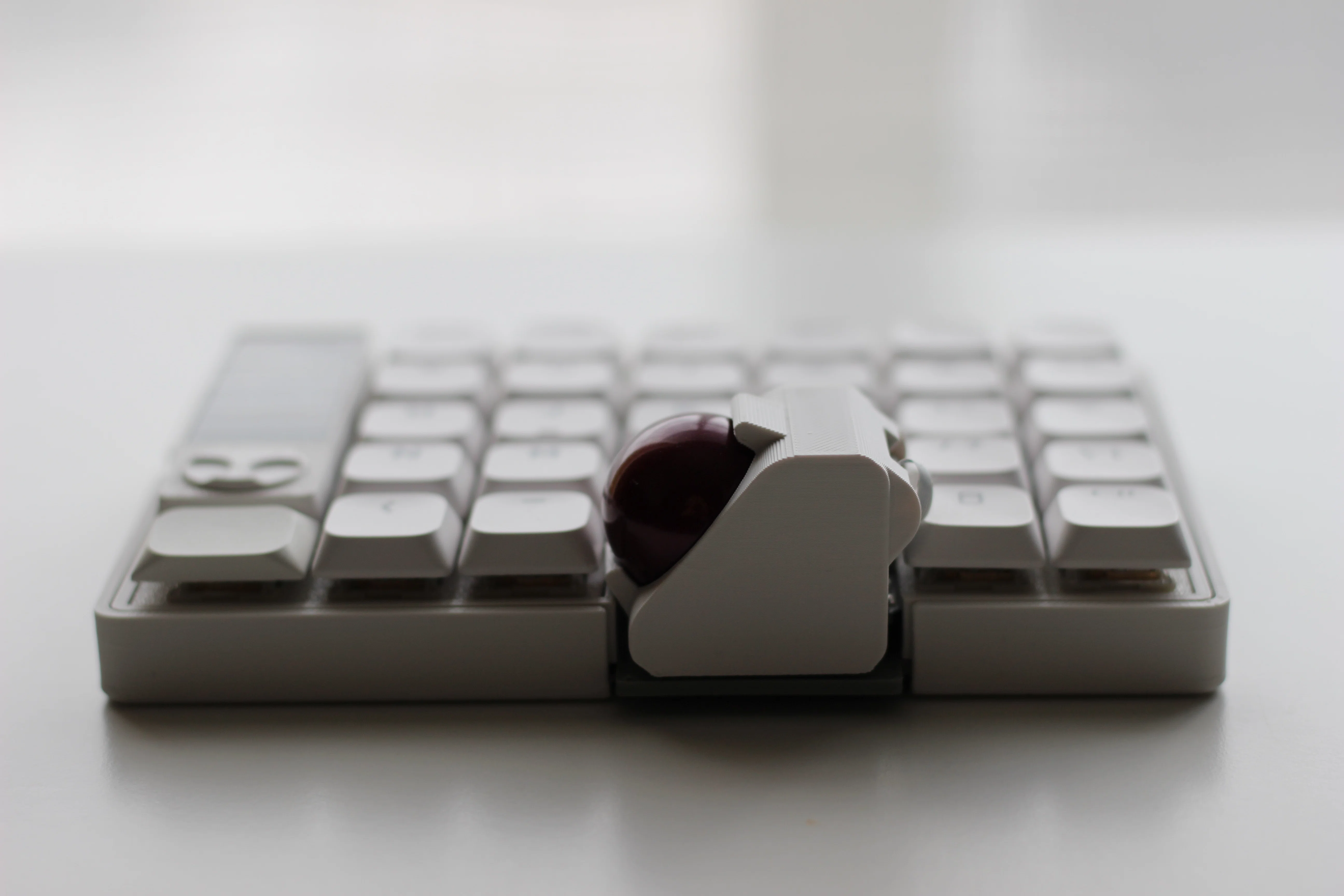 開発中の”持ち運びしやすいテンティング機構付きキーボード”について