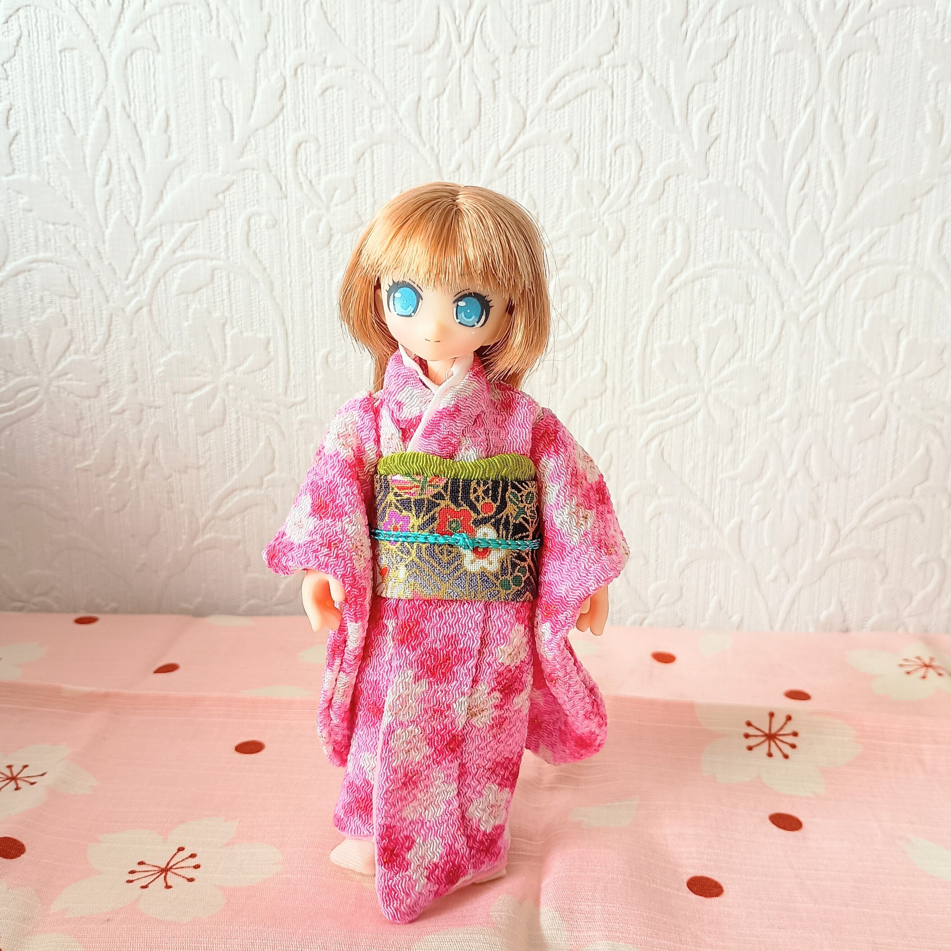 手作り人形　振り袖の女の子 オリジナル型紙で1／12ドールの振袖を作ってみた｜moa