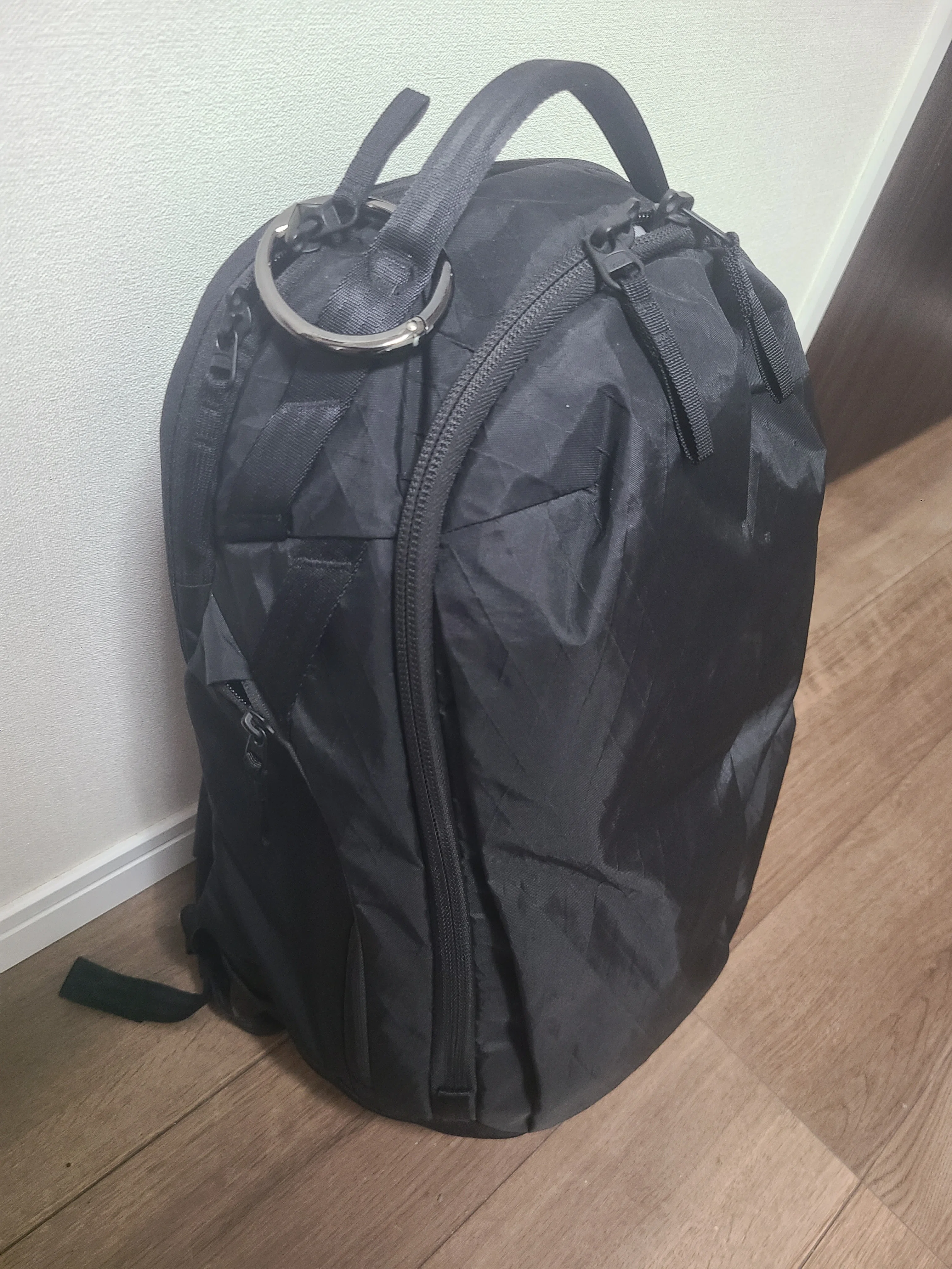 40代の猫背を救う「Able Carry Max EDC」。PCとHHKBを毎日持ち歩く私が