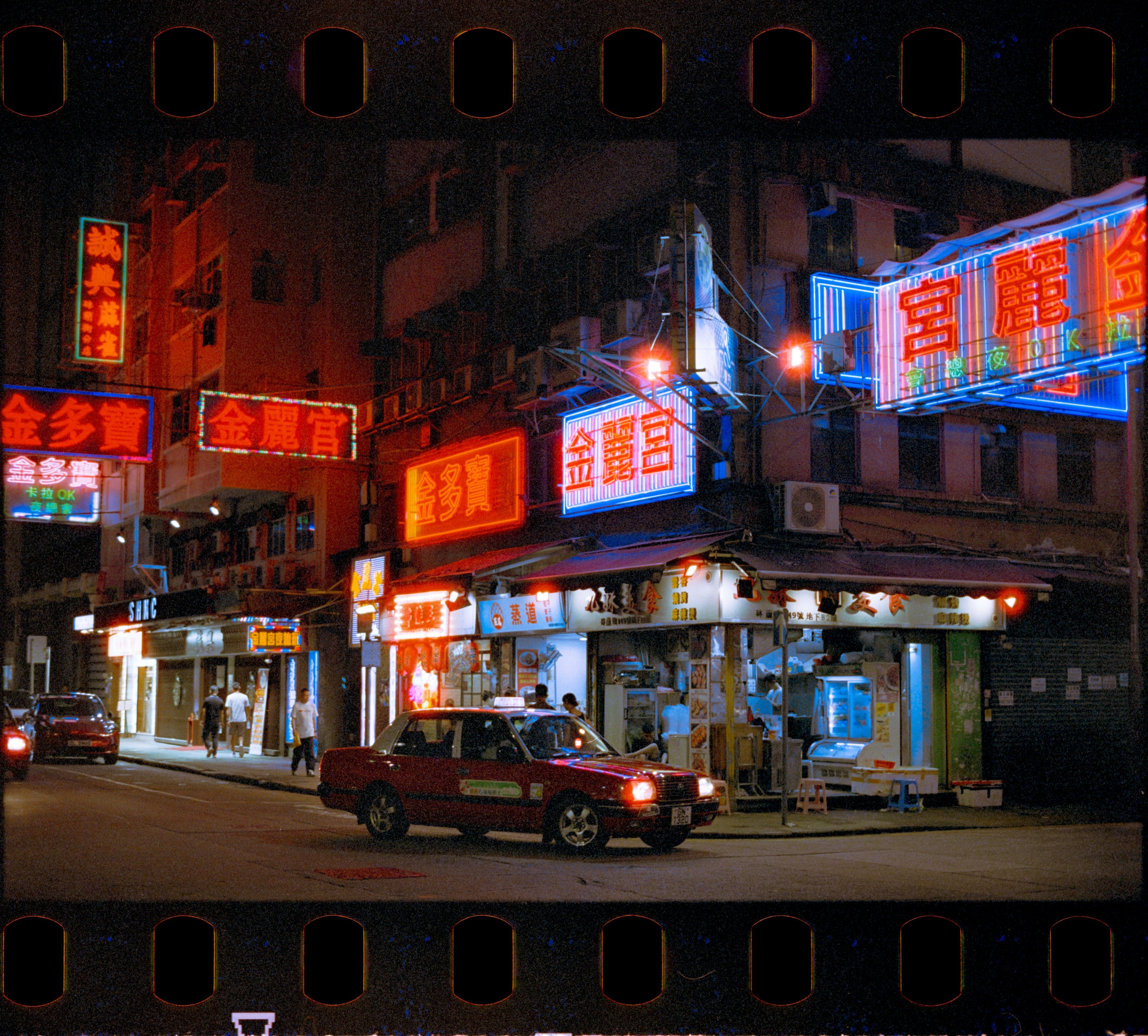 フィルムで歩く、香港。｜ネオンの消えたネイザンロード｜Kenta Mizune