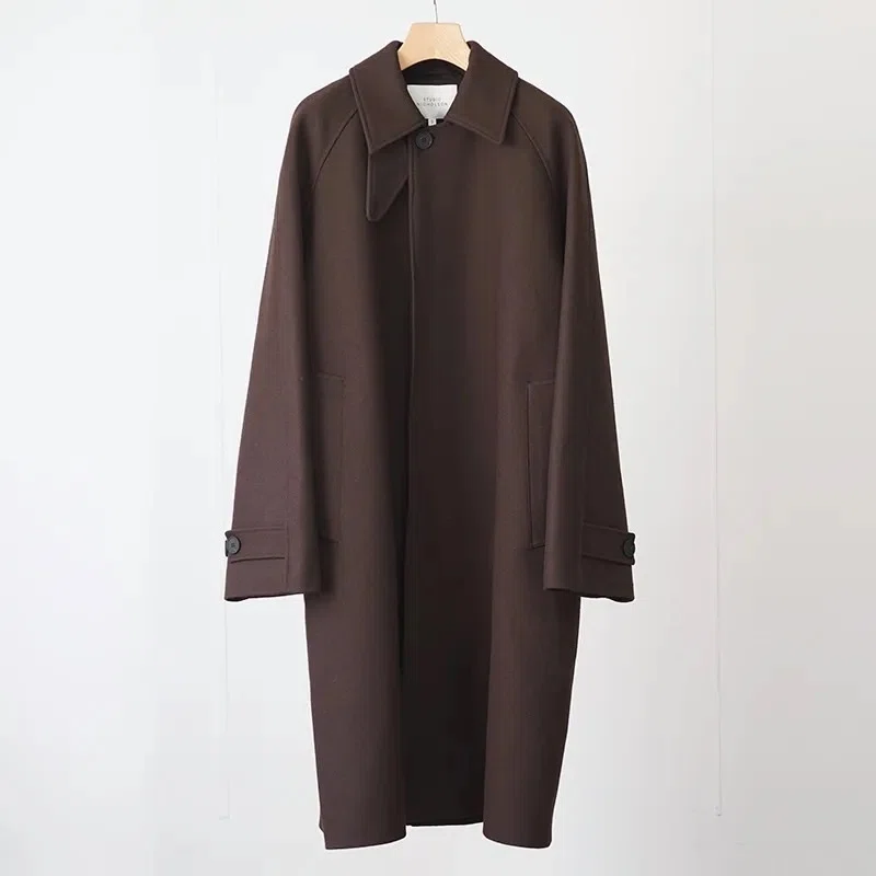 静かに佇み、深く魅せる。STUDIO NICHOLSONが描く、冬のコート