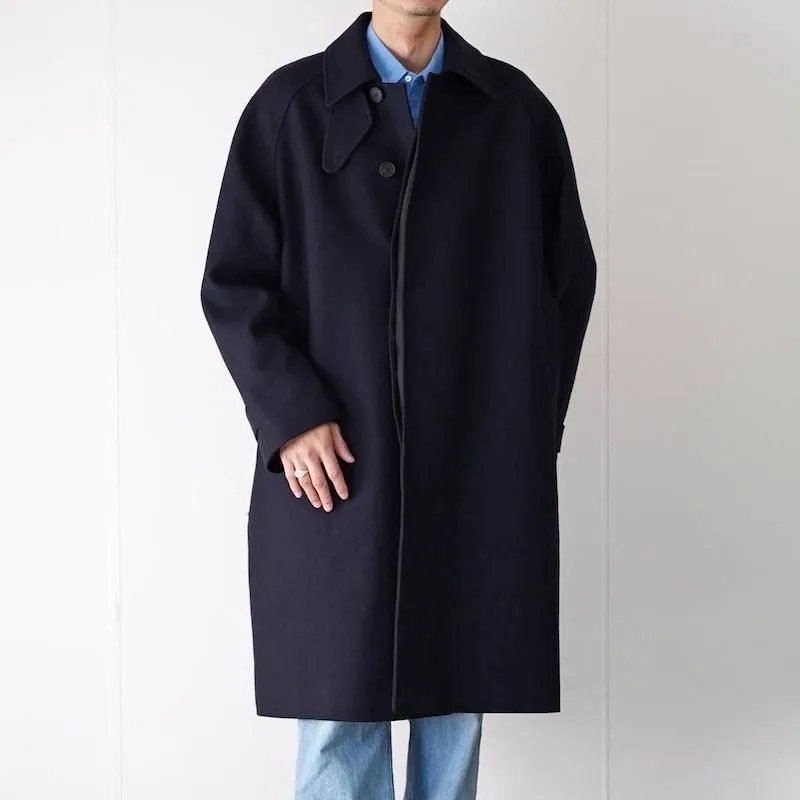 静かに佇み、深く魅せる。STUDIO NICHOLSONが描く、冬のコート