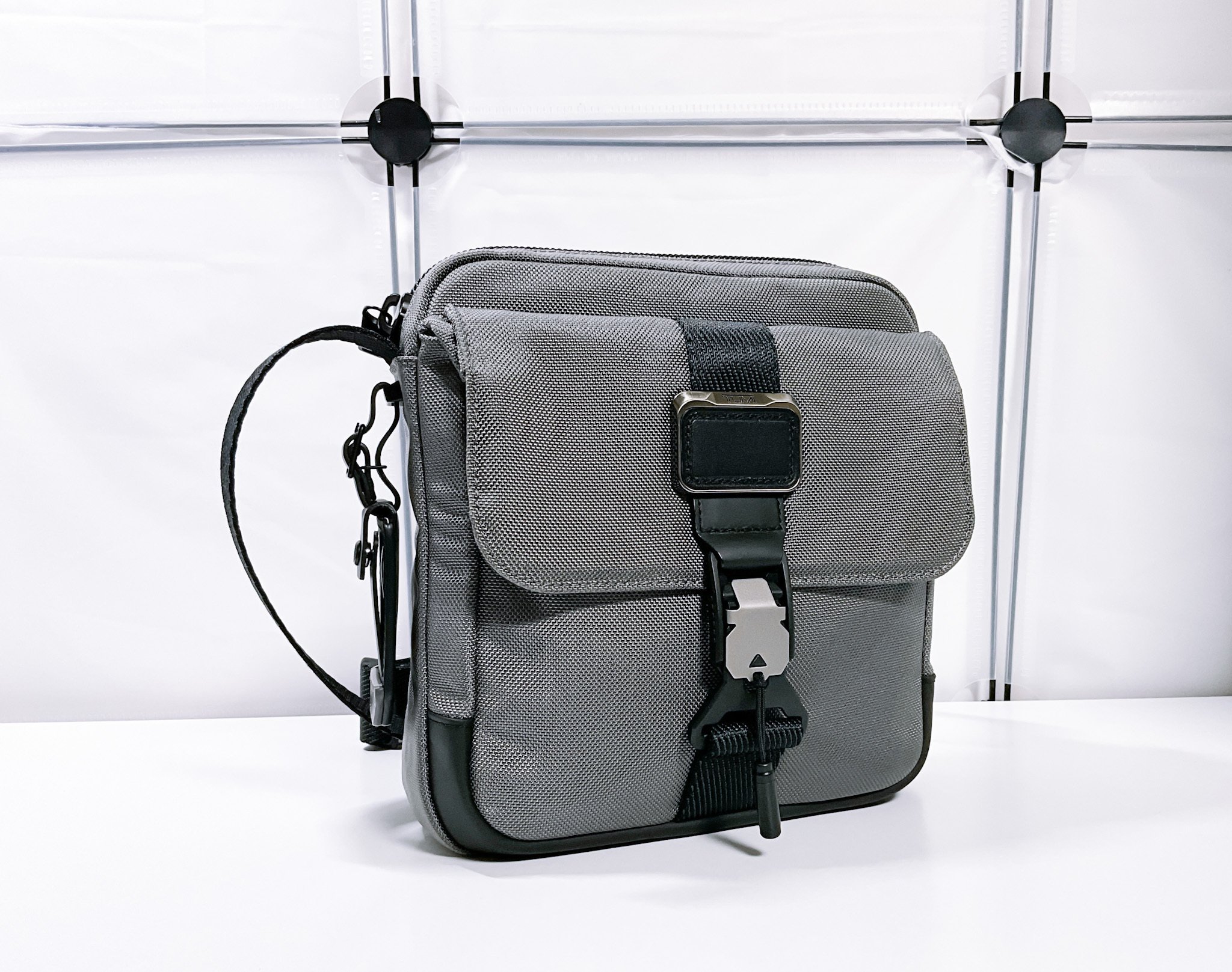 TUMI ボディバッグ グレー ボディバッグ｜ウエストポーチ｜TUMI(トゥミ)公式サイト