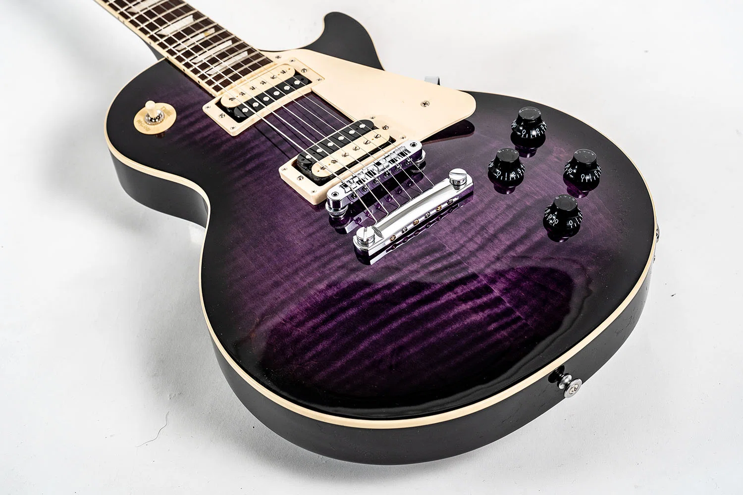 レアな紫色！ギブソンによるUSA市場向け限定モデル「LP Traditional