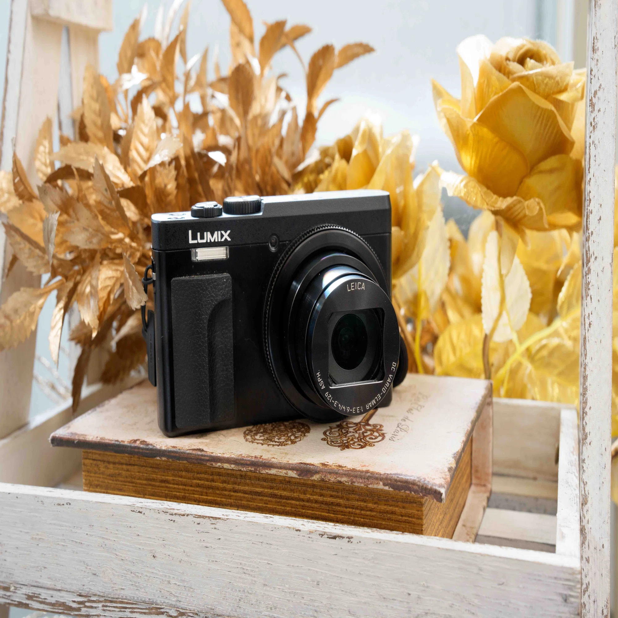 LUMIX DC-TZ90 2017年生まれのコンデジはポケットサイズ。24〜720mmの 
