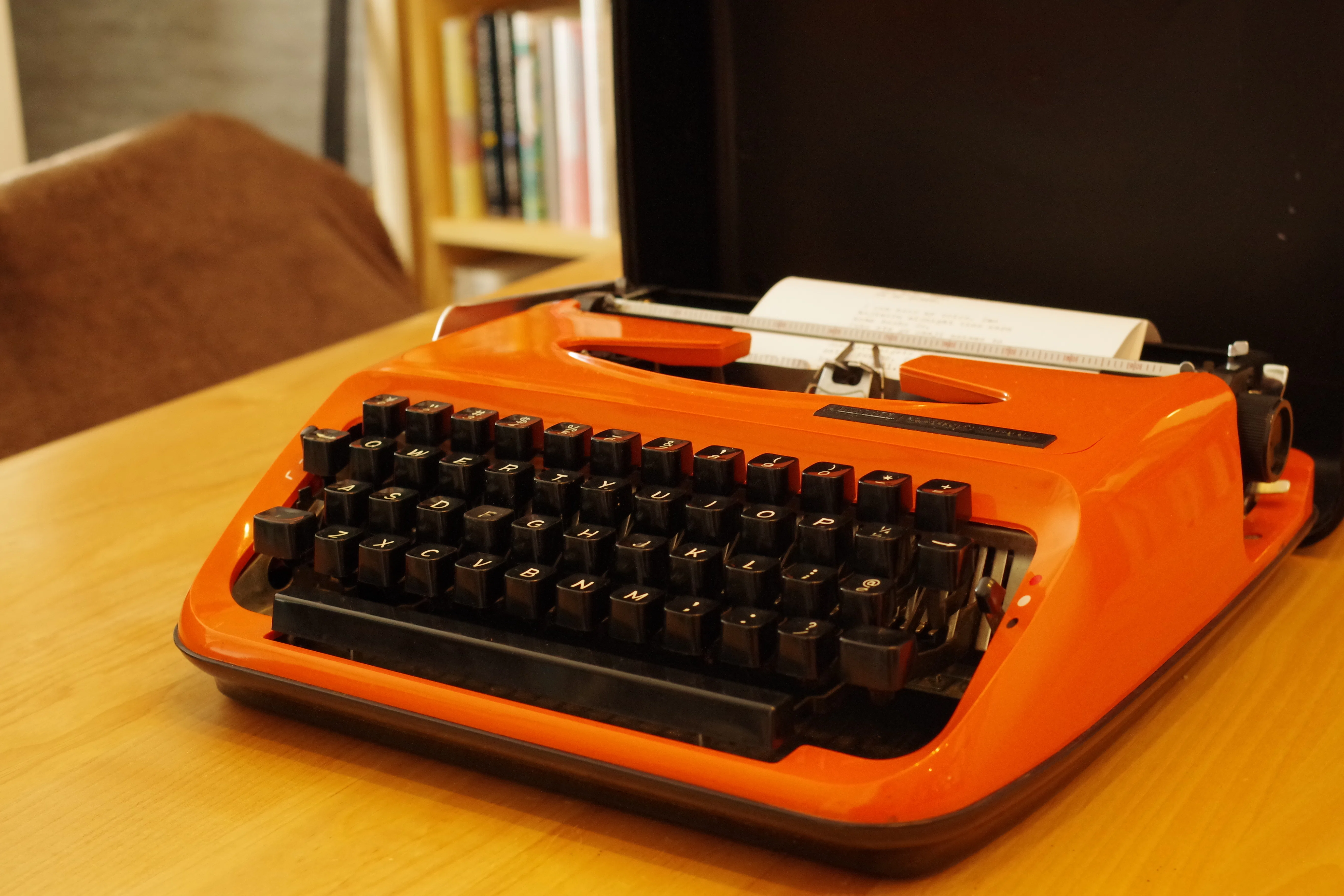 中古タイプライターを買ったらキーボードの疑問がぜんぶ解けた｜翔泳社